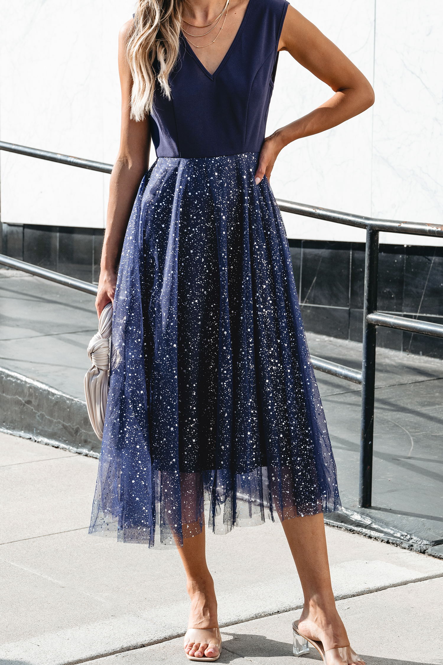Robe midi à col en V en tulle