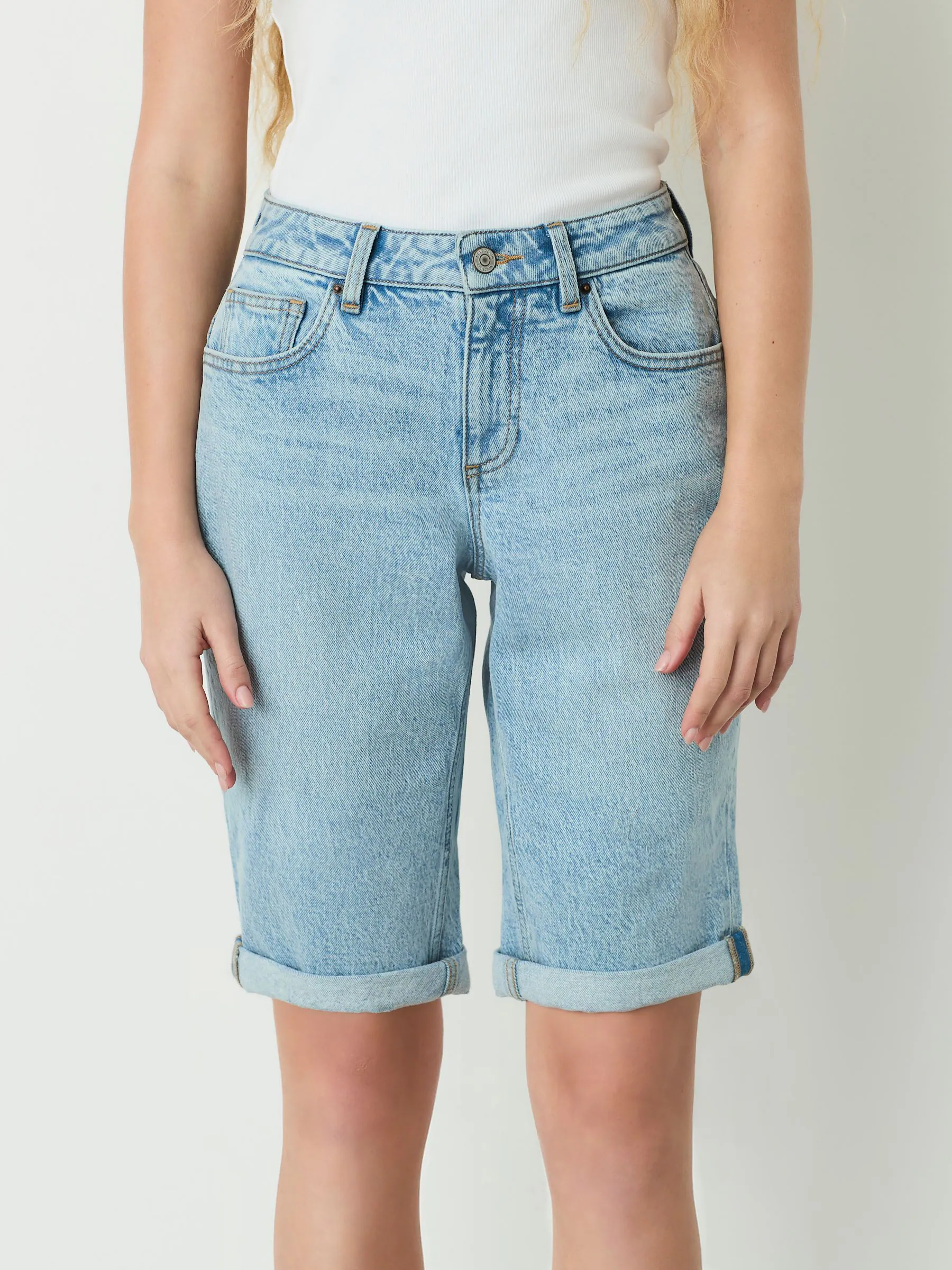 Gebleekt - Knielange Bermuda denim shorts