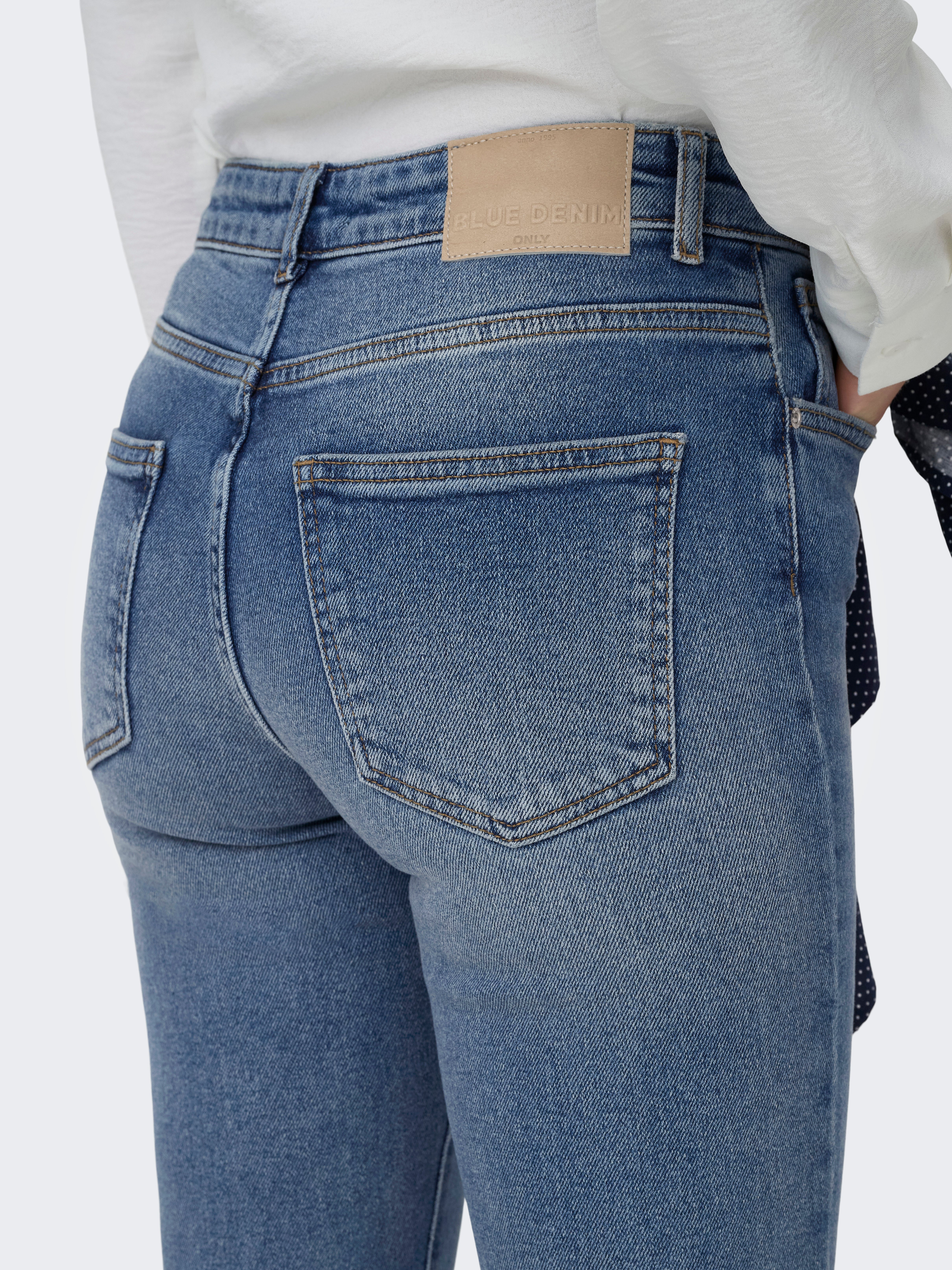 ONLAMALFI Hohe Taille Ausgestellt Jeans Medium Blue Denim