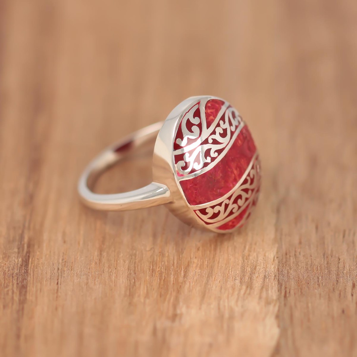 Bague Serti Corail Rouge et Dentelles d'Argent 925 : L'Élégance à votre Doigt | Aden