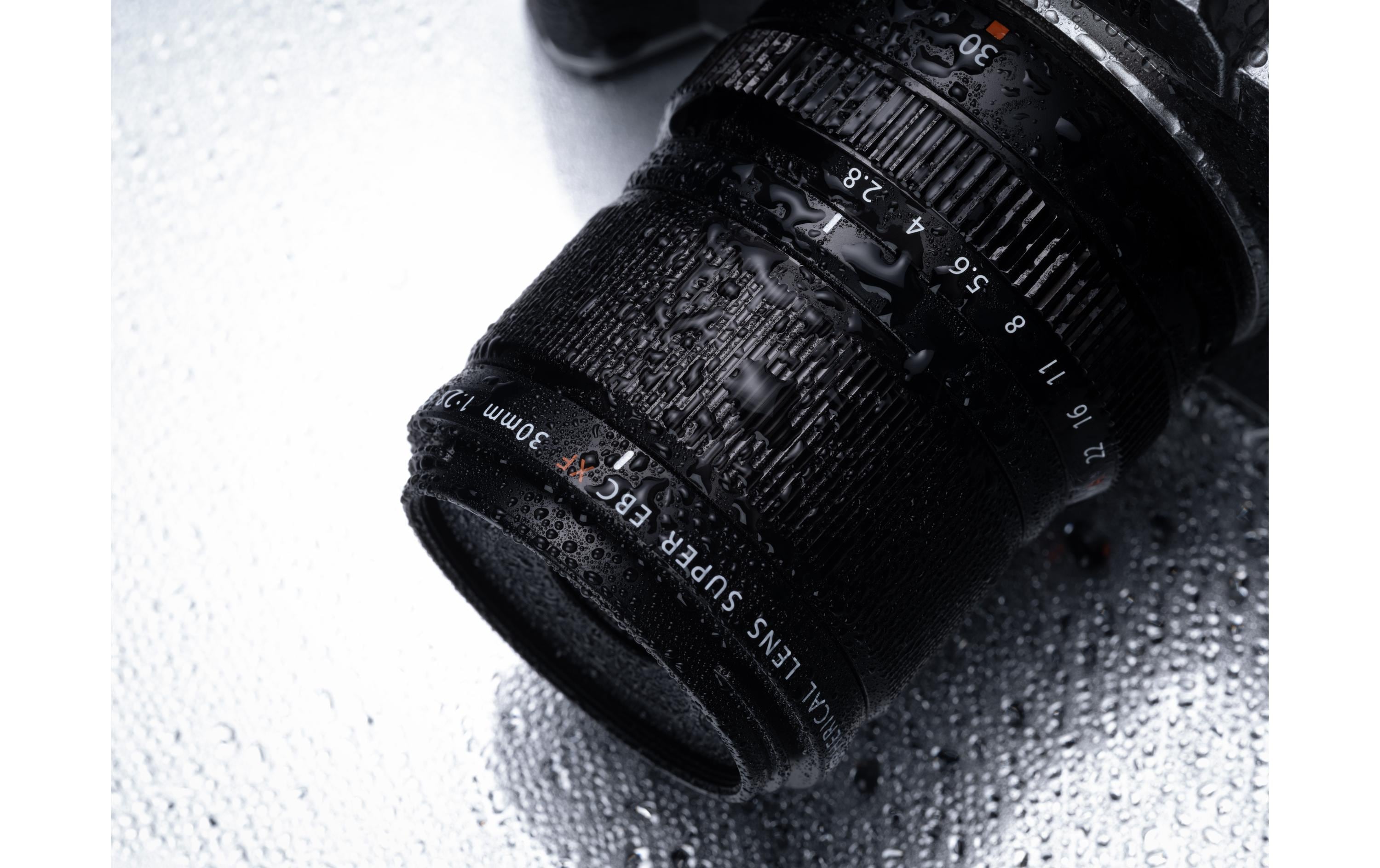 Festbrennweite FUJINON XF 30mm F/2.8 R LM WR Macro X-Mount<br>Kompakte Festbrennweite für Nahaufnahmen mit Abbildungsmassstab 1:1