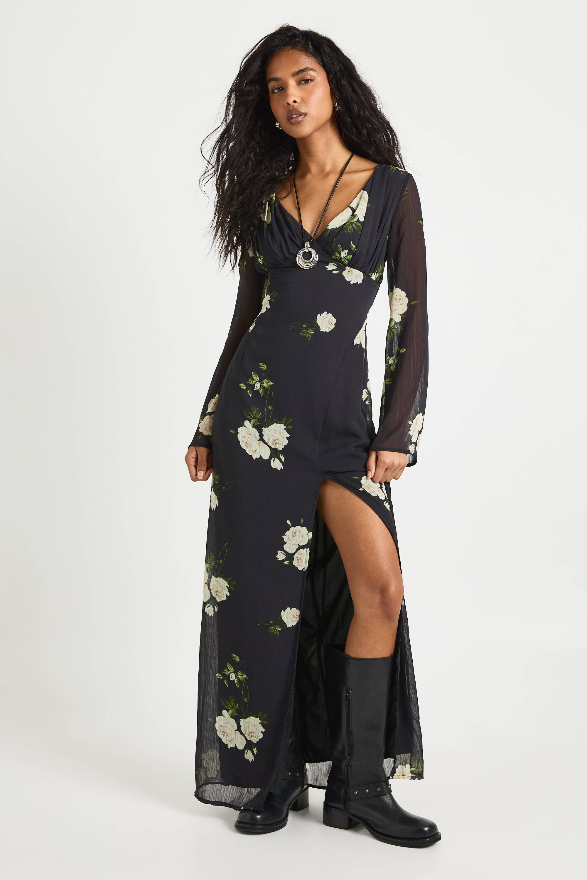 boohoo Robe Maxi Plongeante en Chiffon Floral