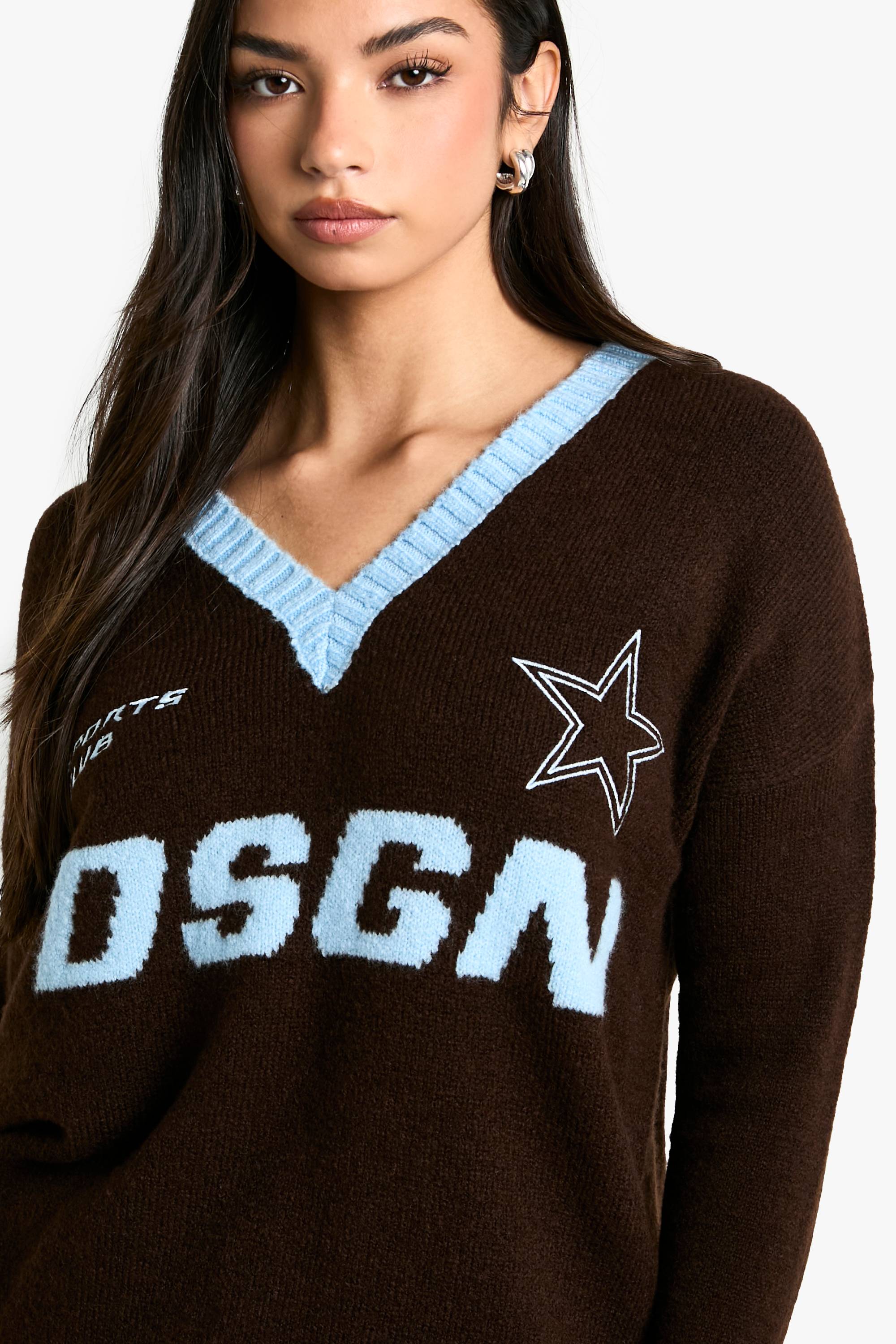 DSGN Pull en maille oversize à encolure en V brodé