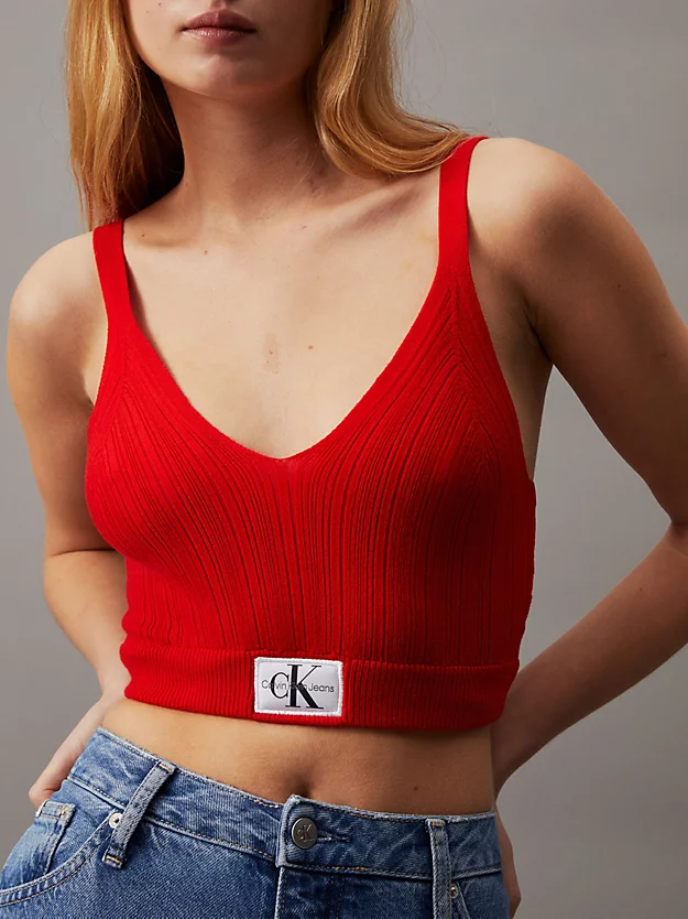 Top estilo bralette em lyocell macio com textura canelada.