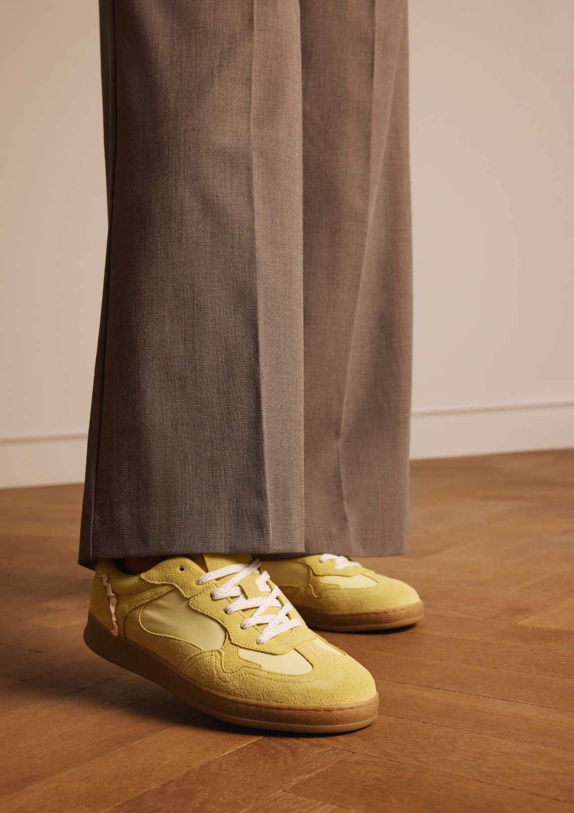 Gele sneakers met kant