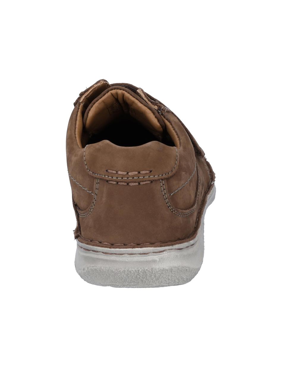 Slipper Alec, castagne