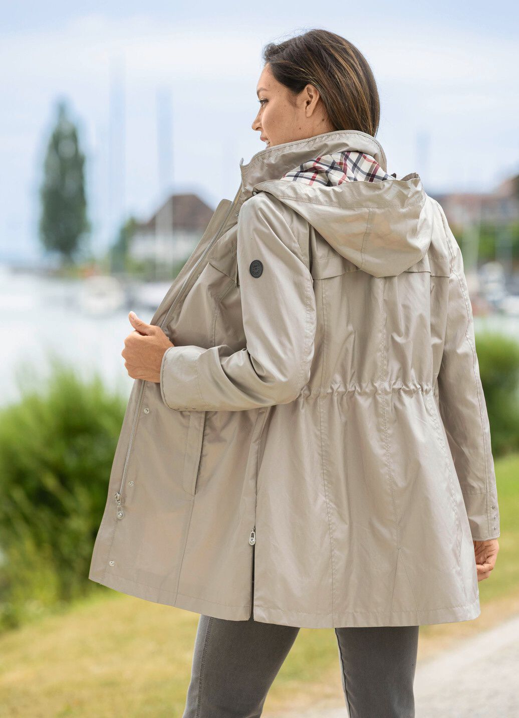 Longjacke mit abnehmbarer Kapuze