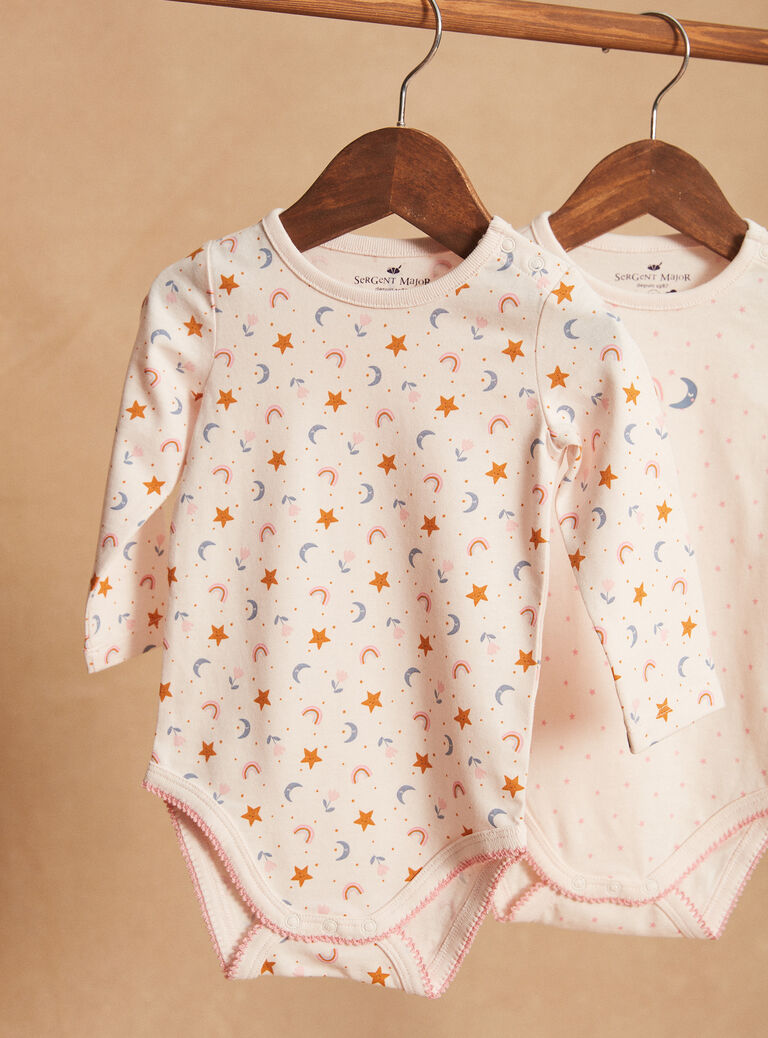 2 bodies blush en coton bio à imprimé et à motifs étoiles, lunes, arc-en-ciel et fleuri