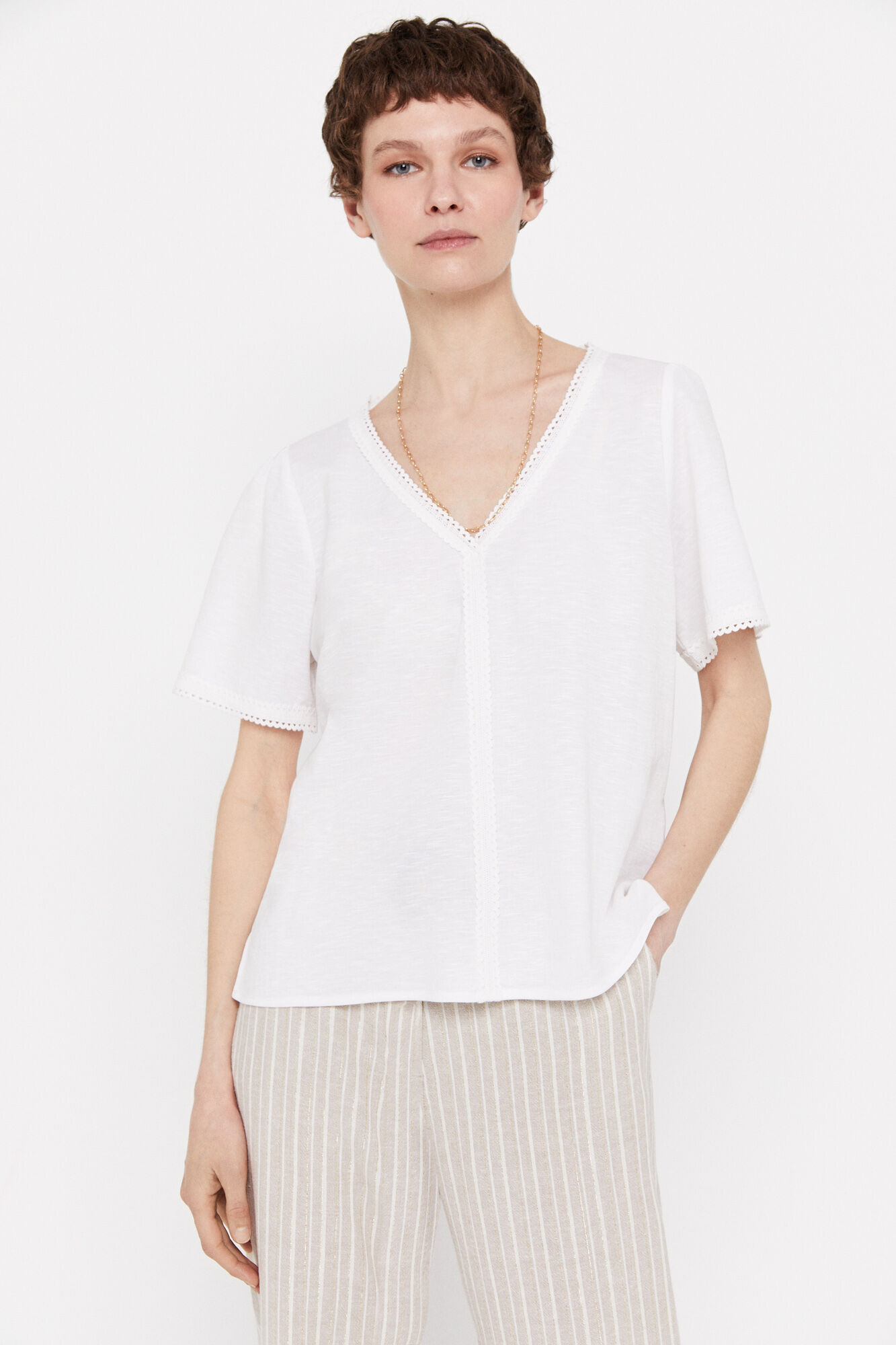 Blusa confortável com detalhes em renda - Branca