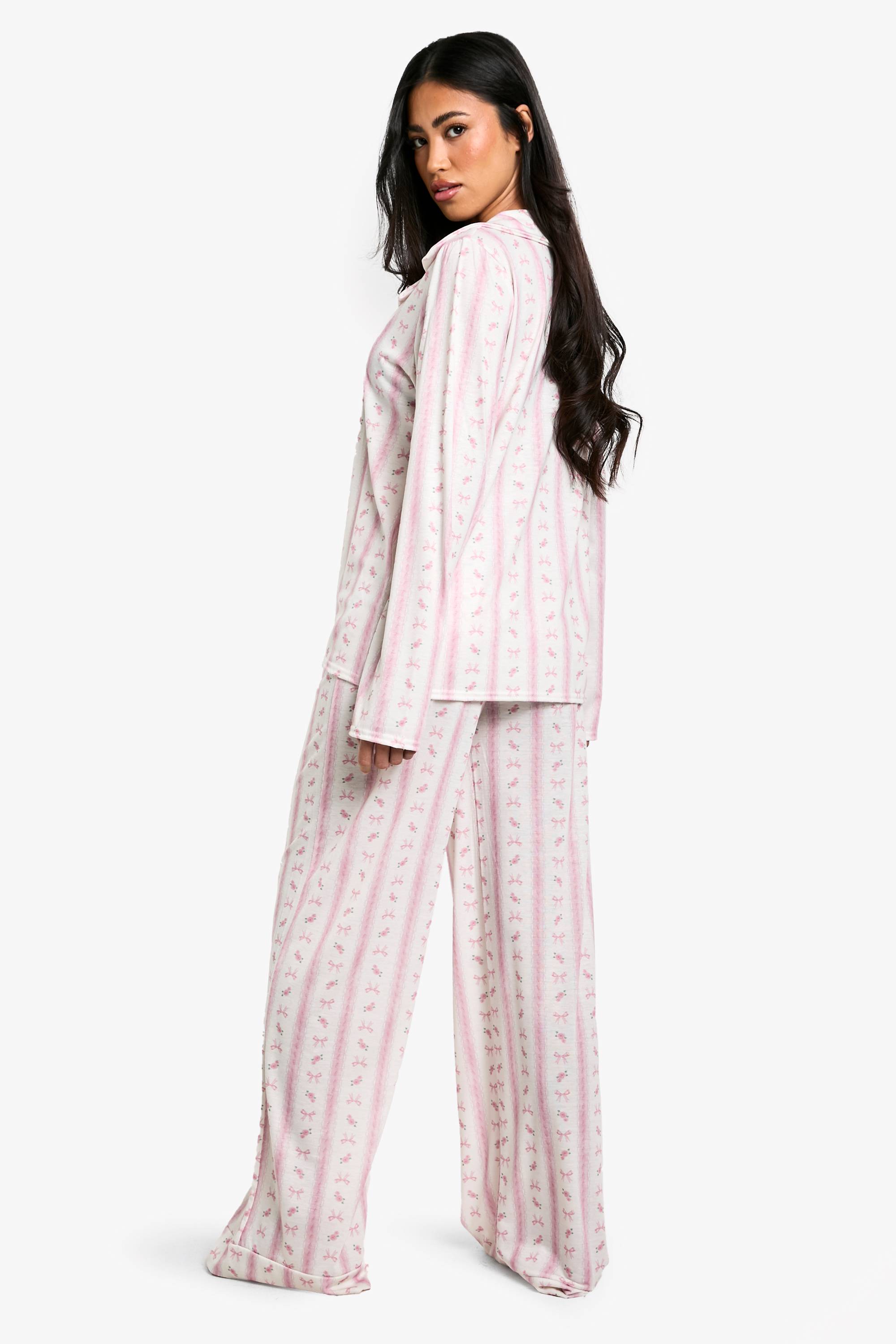 boohoo Ensemble De Pyjama Chemise À Manches Longues Et Pantalon Imprimé Nœuds
