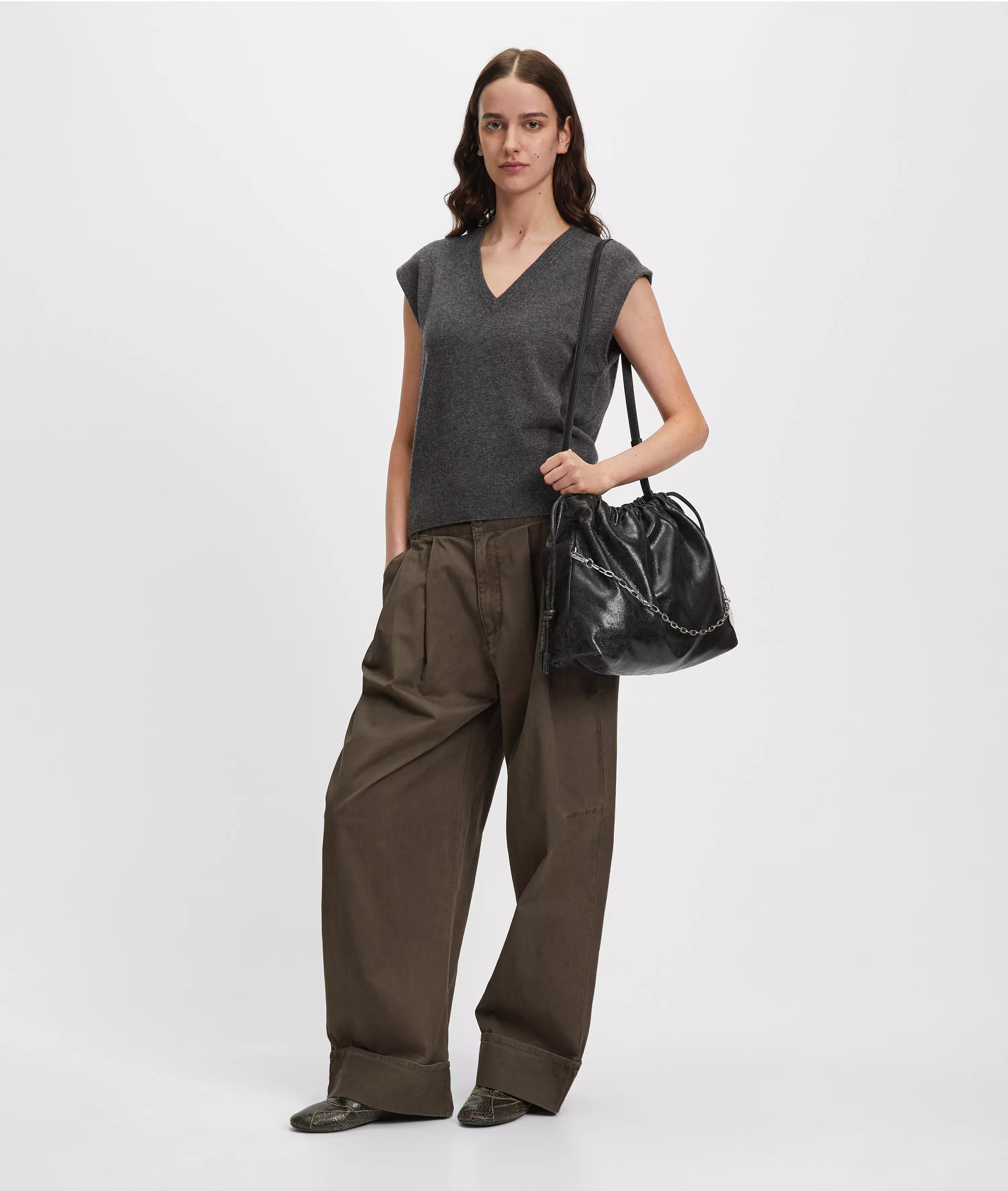 Lya II Pouch L Large pouch made of soft leather with crinkle effect