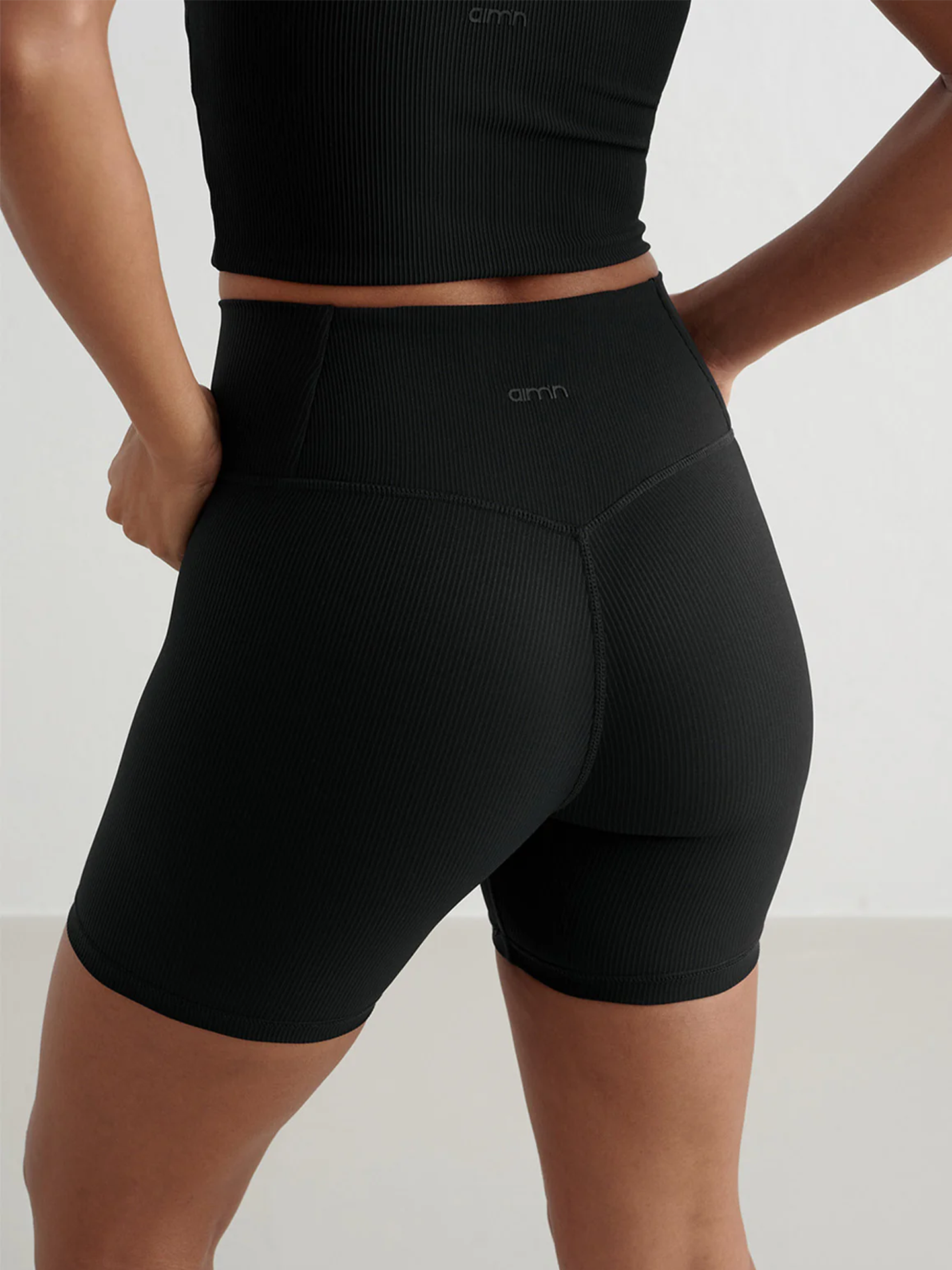 Ribbed Performance Midi Biker Shorts