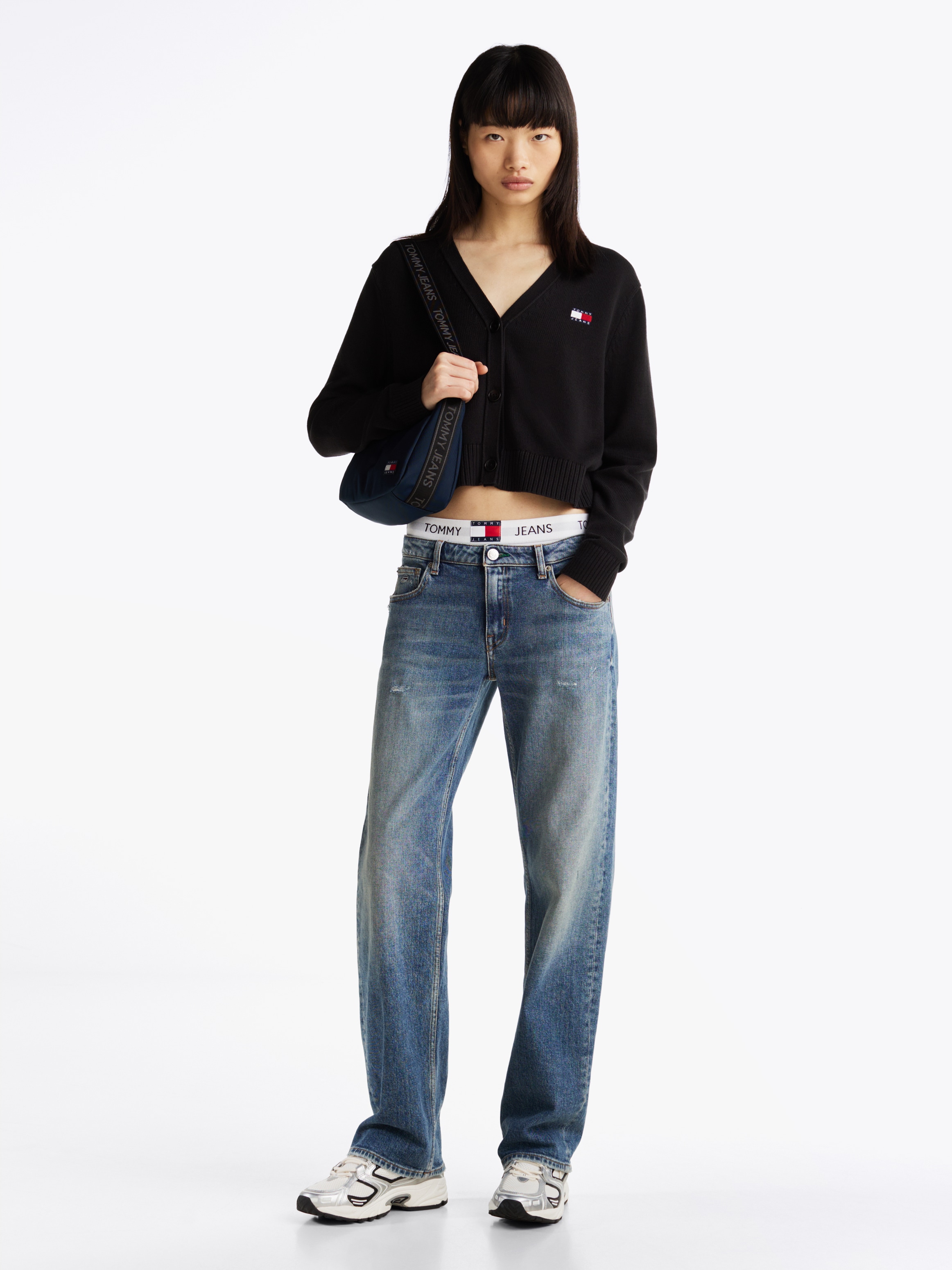 Tommy Jeans Curve Strickjacke »TJW ESSENTIAL BADGE CARDIGAN EXT«, in Grossen Grössen, Logo-Badge