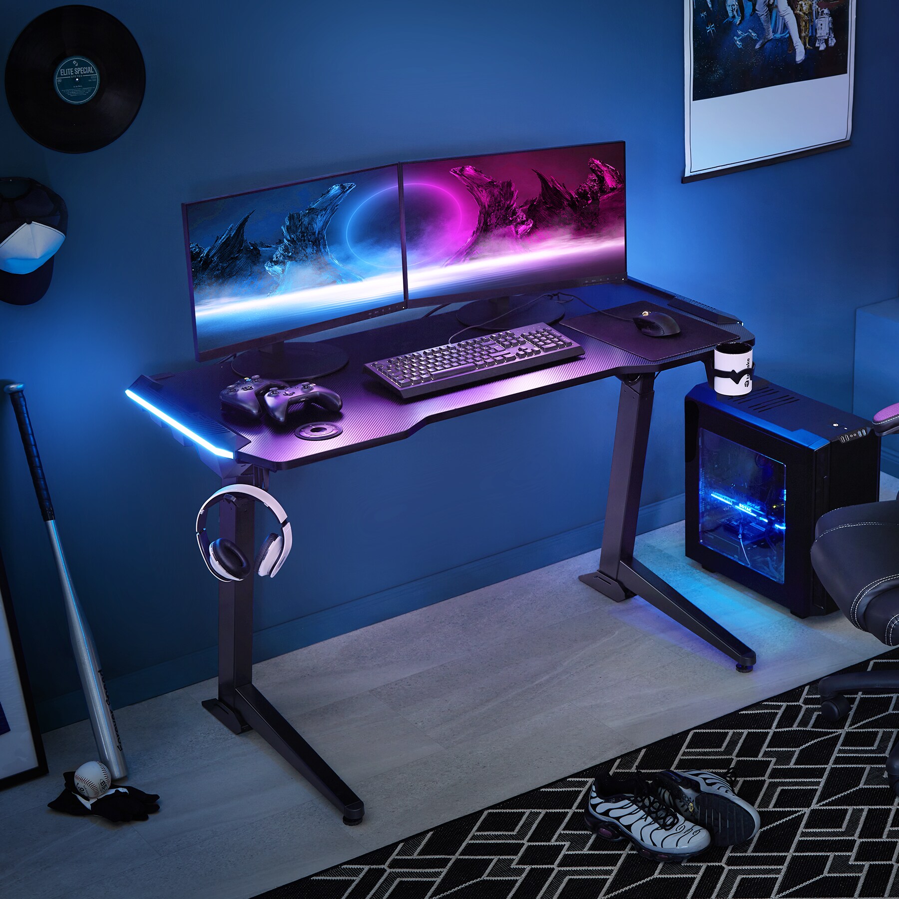tectake® Schreibtisch, höhenverstellbar, Tischplatte in Carbon-Optik mit LED-Zierleisten, 1300 x 672 x 720 - 1210 mm