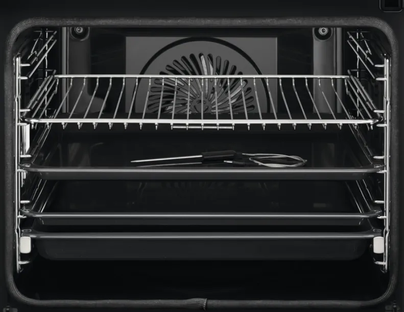 AEG 8000 AssistedCooking Indbygningsovn med Pyrolytisk selvrens