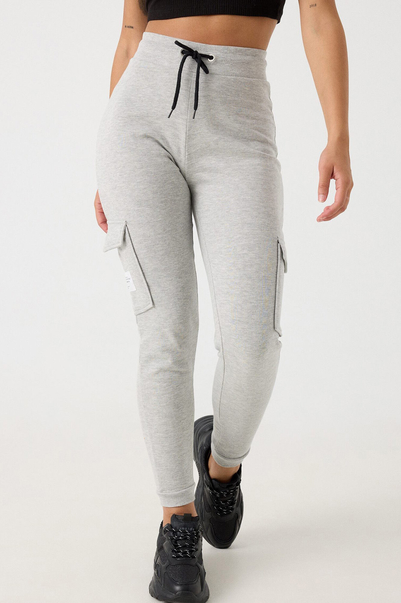Calça jogger cargo de lã