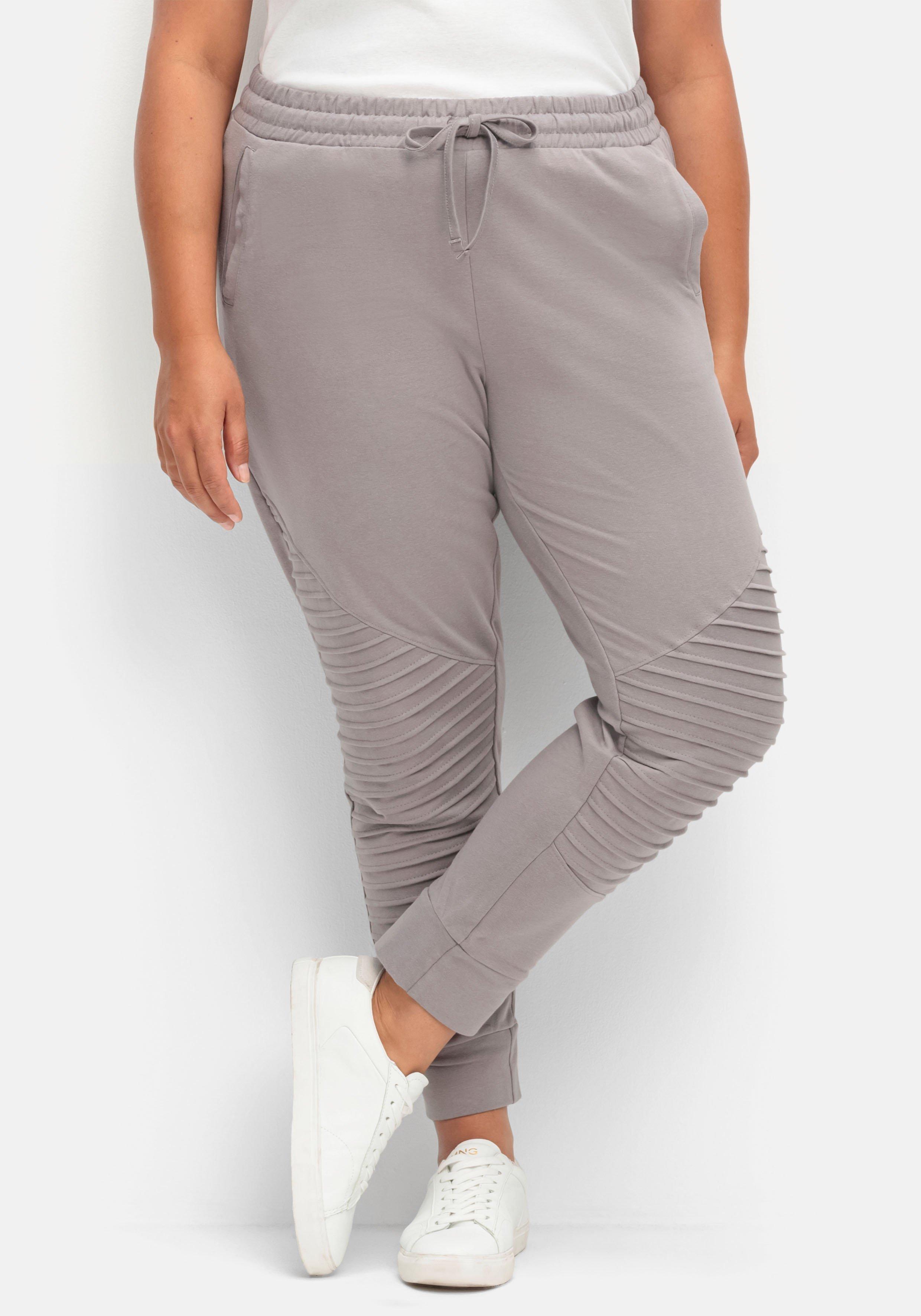 Schmale Joggpants mit Biesen