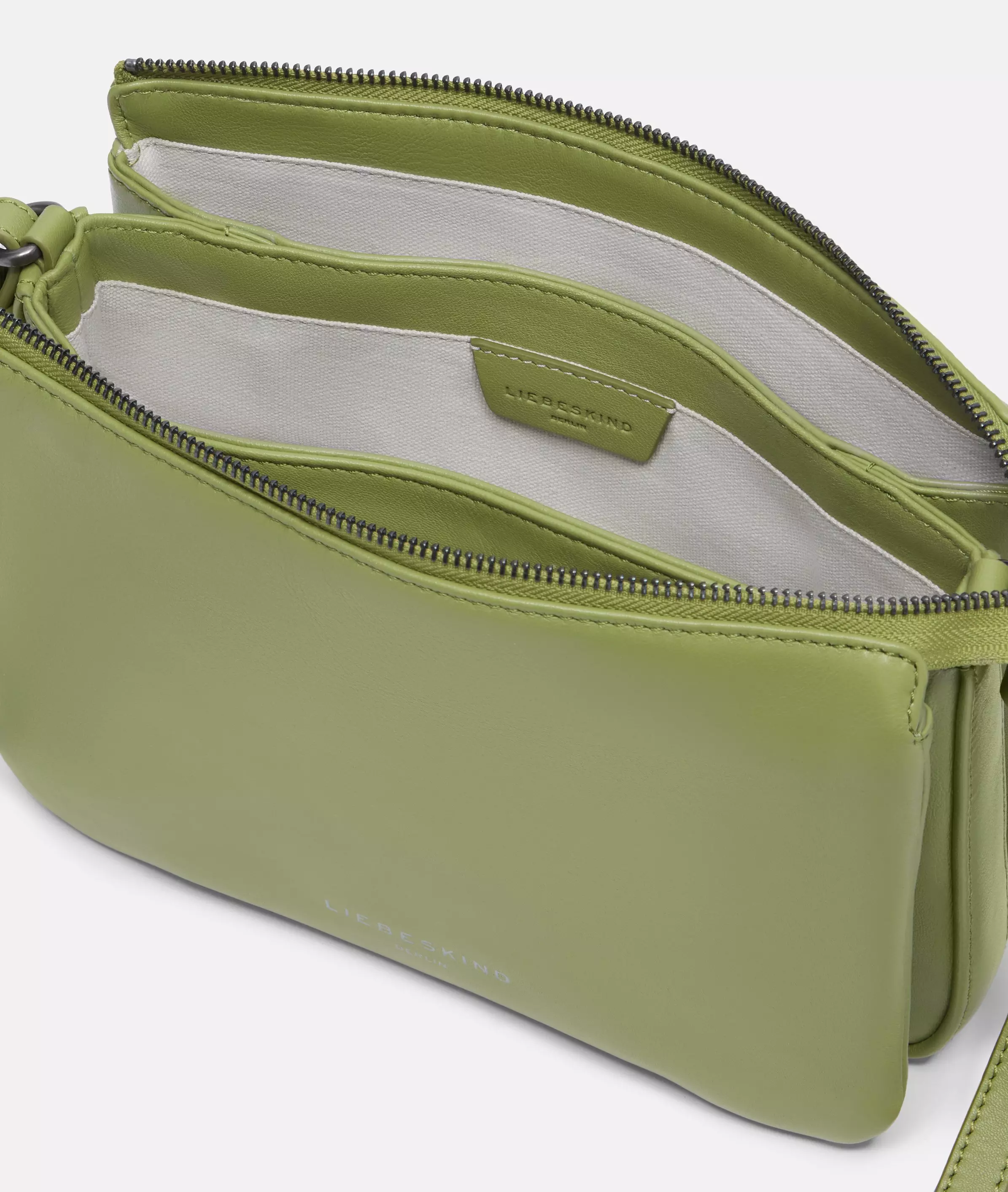 Crossbody Spacious crossbody bag made from soft sheepskin