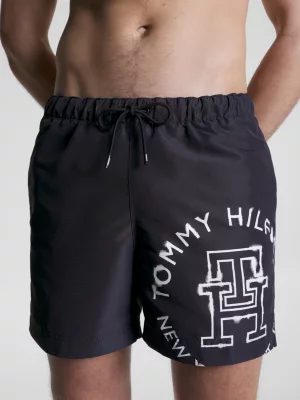 Calções de banho de comprimento médio com o logótipo da Hilfiger.