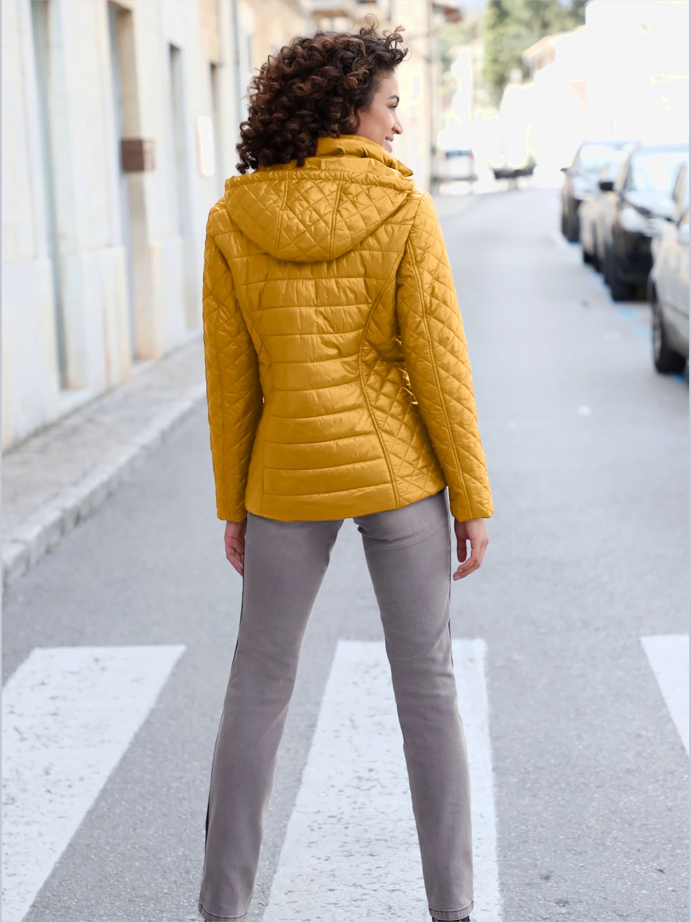Veste chaude rembourrée piquée motifs losanges col montant avec capuche
