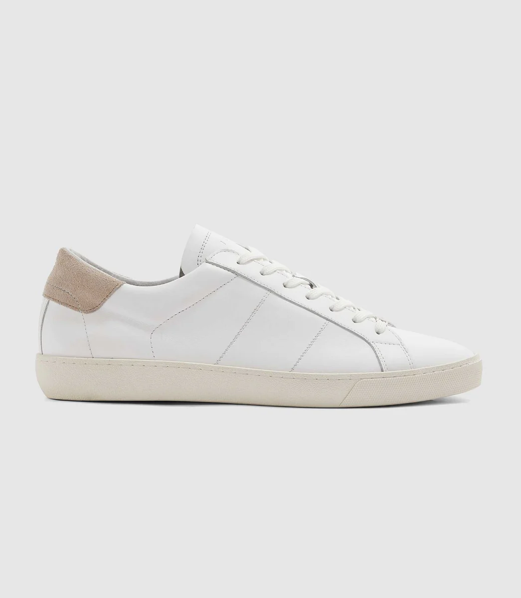 Sneakers blanches et taupe 