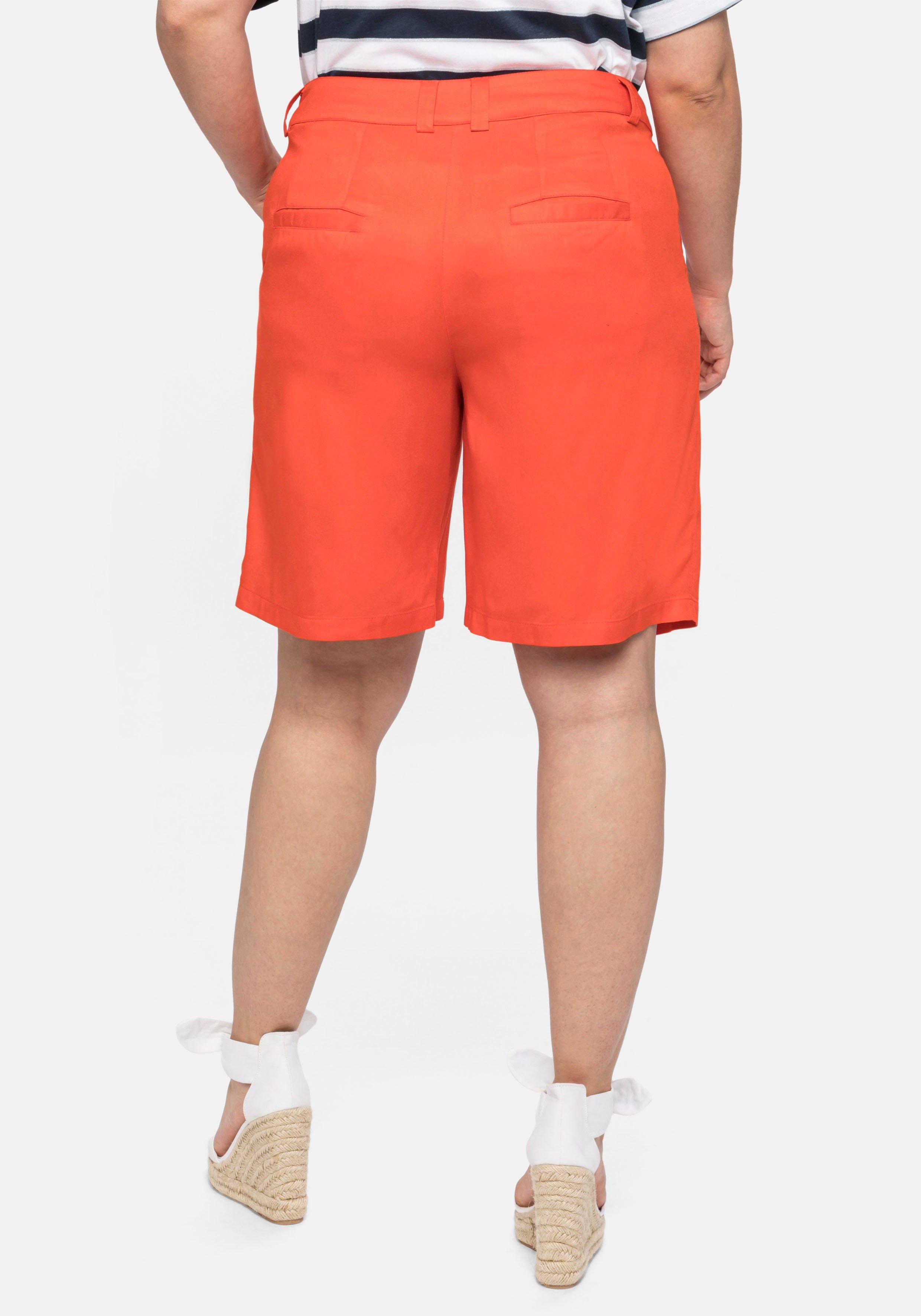 Bermudas mit Bügelfalten und Eingrifftaschen