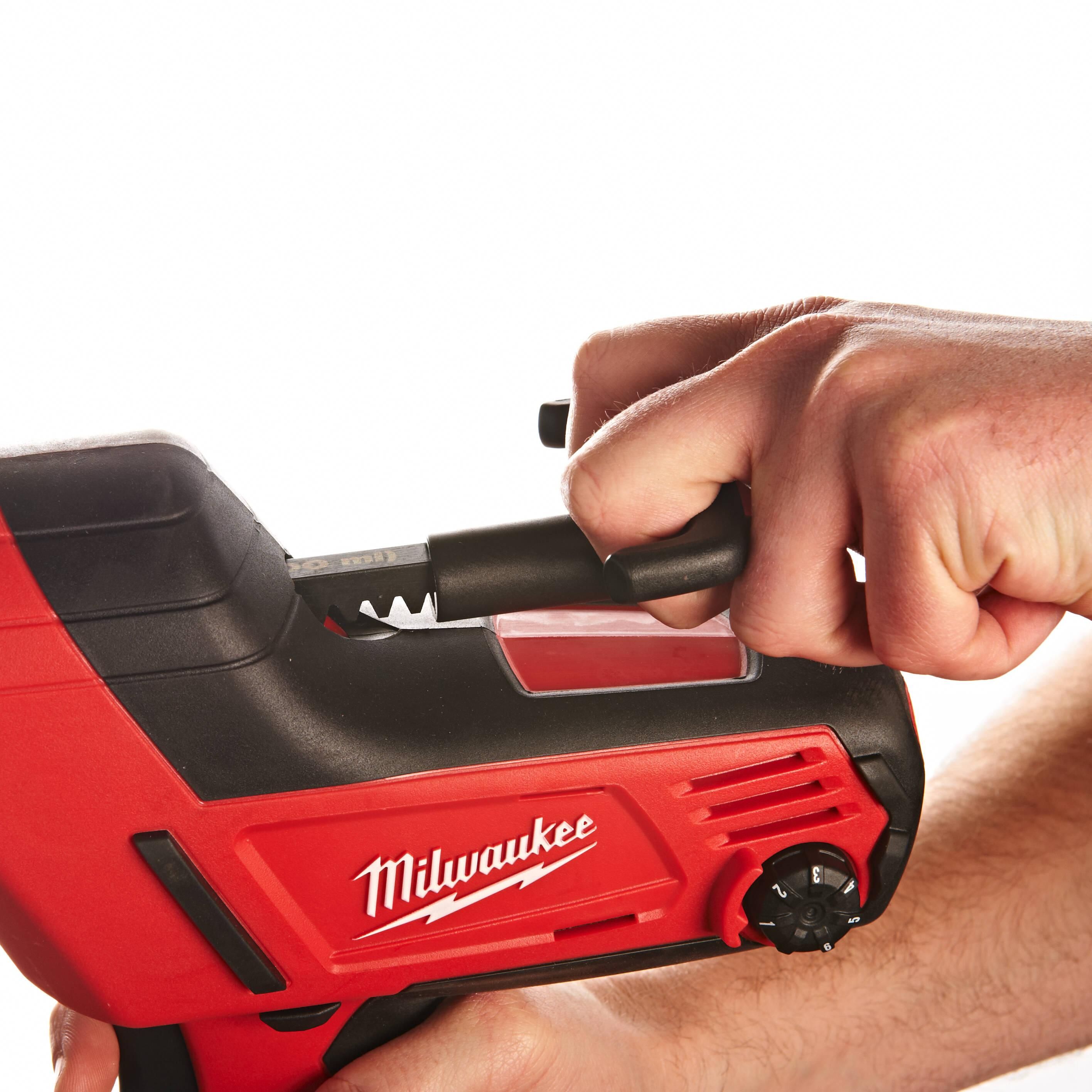 Milwaukee M18 C18 PCG/600A-0B Accu Lijm- en Kitspuit met 600 ml patroonhouder 18V Basic Body - 4933459638