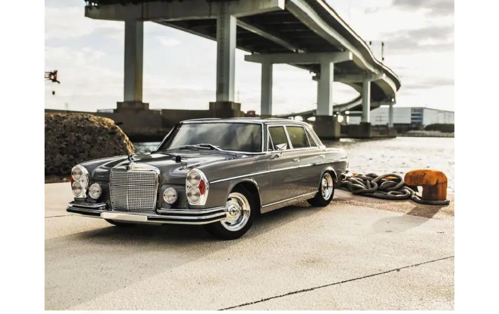 Tourenwagen Fazer MK2 Mercdes Benz 300 SEL 6.3 ARTR, 1:10<br>4WD On-Road Modell mit Detaillierter 1971 Mercedes-Benz 300 SEL 6.3 Karosserie