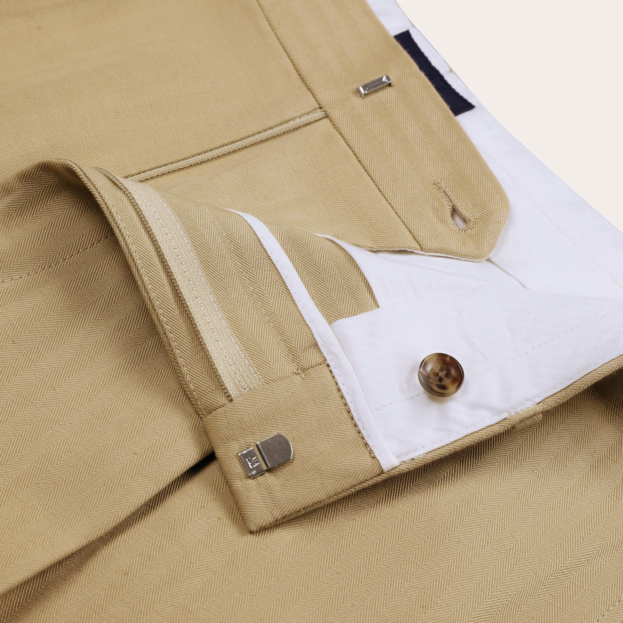 Beige cotton and linen pleated pants