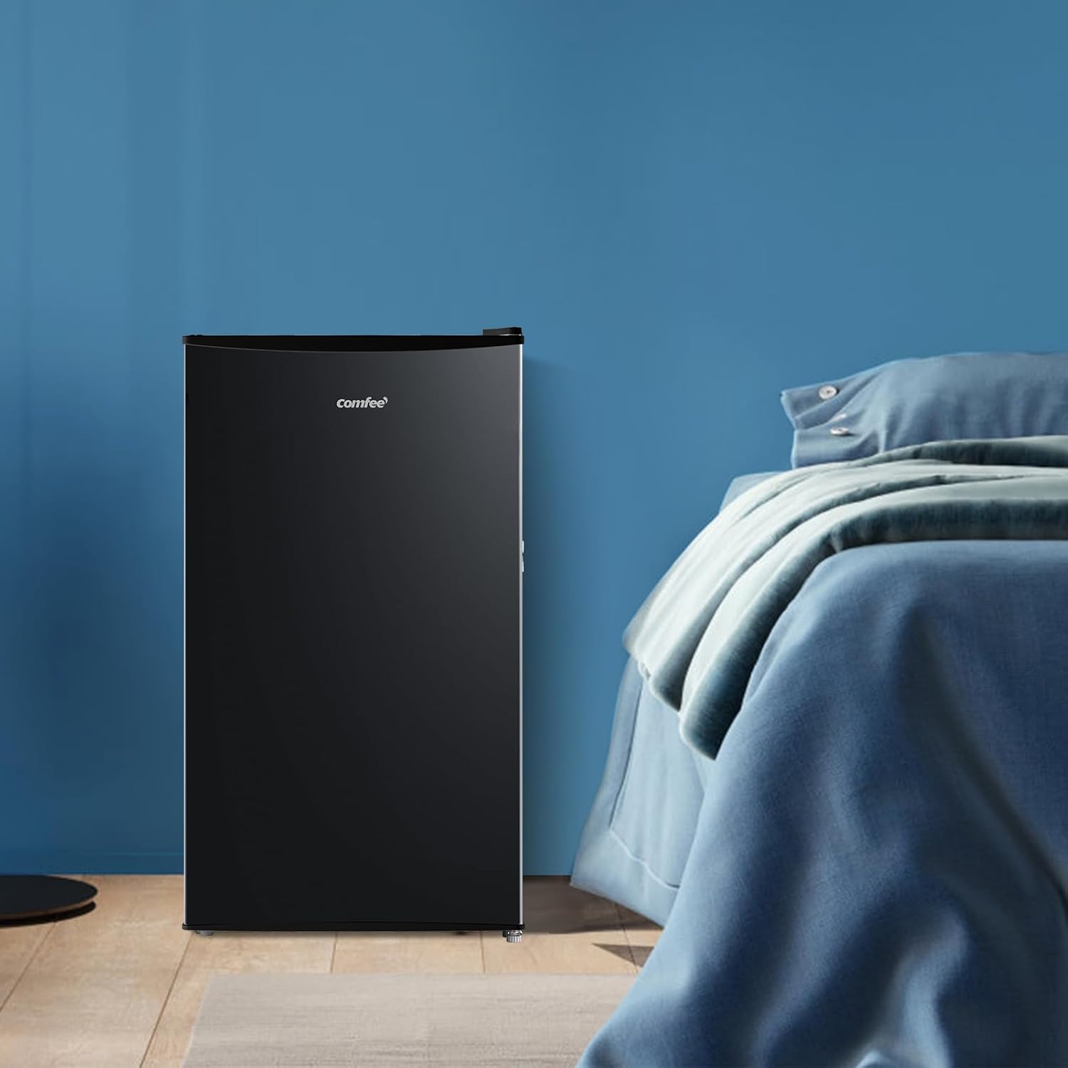 Comfee RCD115DK2 Kühlschrank mit Gefrierfach/ 80L Tischkühlschrank/mit 12 L Gefrierfach/ -18 °C bis -8 °C/ 4-Sterne-Gefrierschrank-Bewertung/ 137 kWh/Jahr/Einstellbare Temperaturregelung/Schwarz