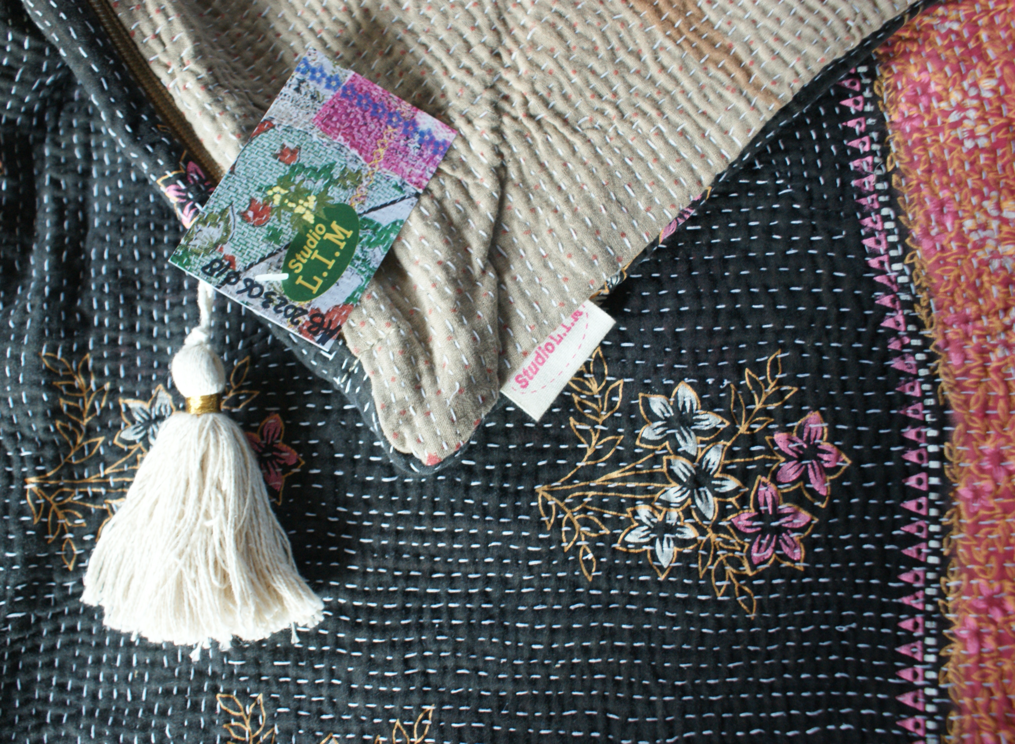Kussen Kantha vintage 40x60 cm black pink