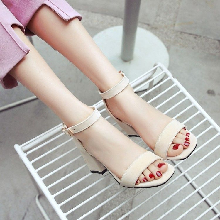 Freesia - Enkelband sandalen met blokhak