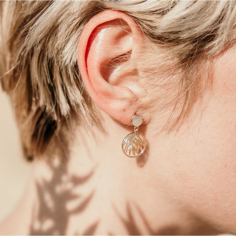 Boucles d'Oreilles Pendantes Nacre Plaqué Or Pierre Precieuse Blanche