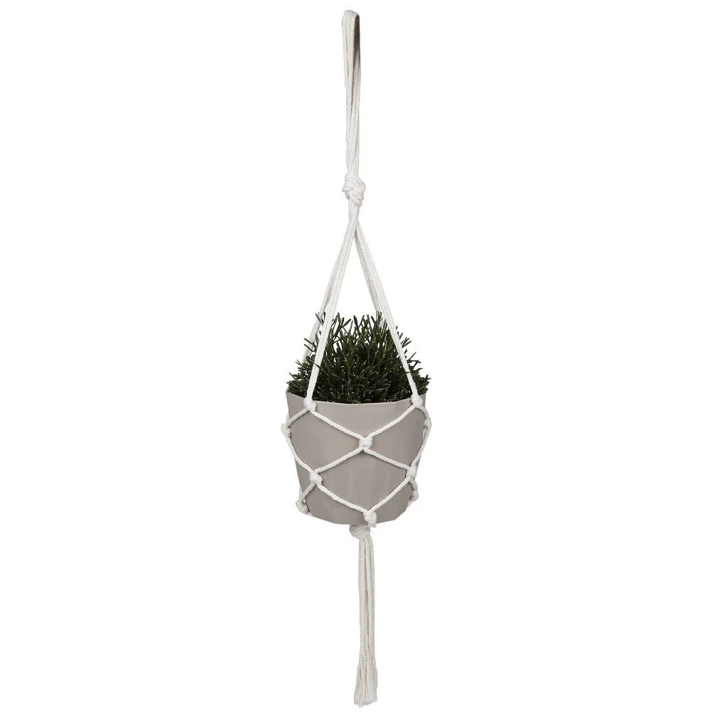 Cache pot gris suspendu avec corde en macramé