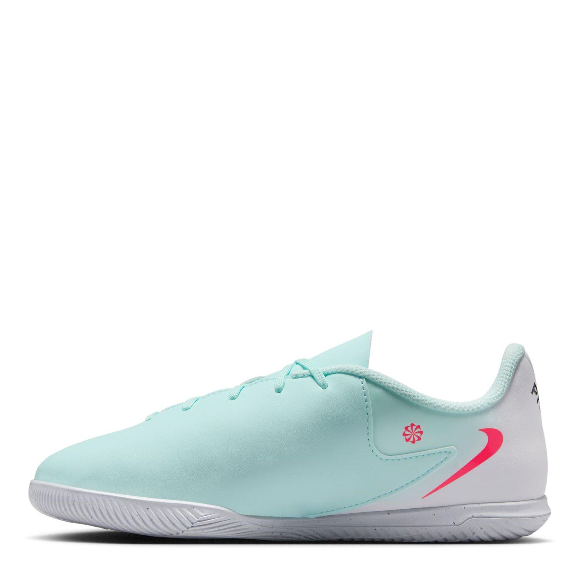 Nike Phantom GX 2 Club Juniors Indoor Court Football Boots.