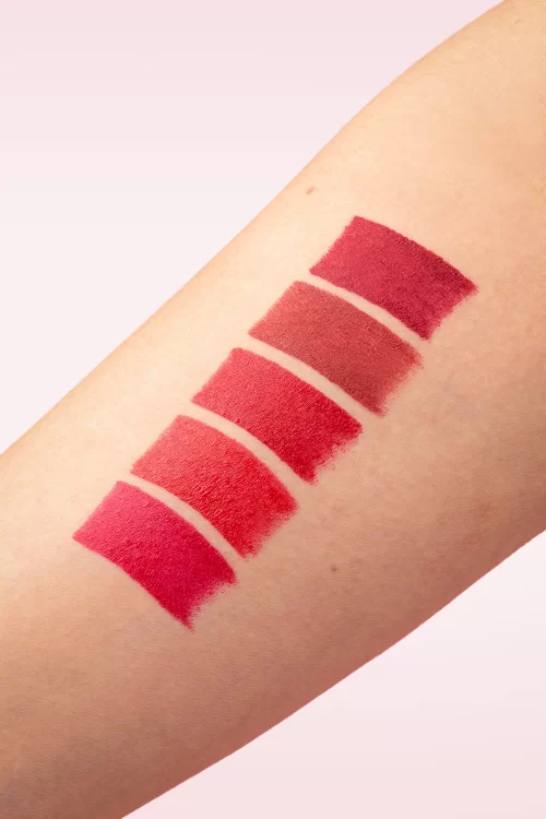 Bésame Cosmetics Classic colour lippenstift in Bésame rood
