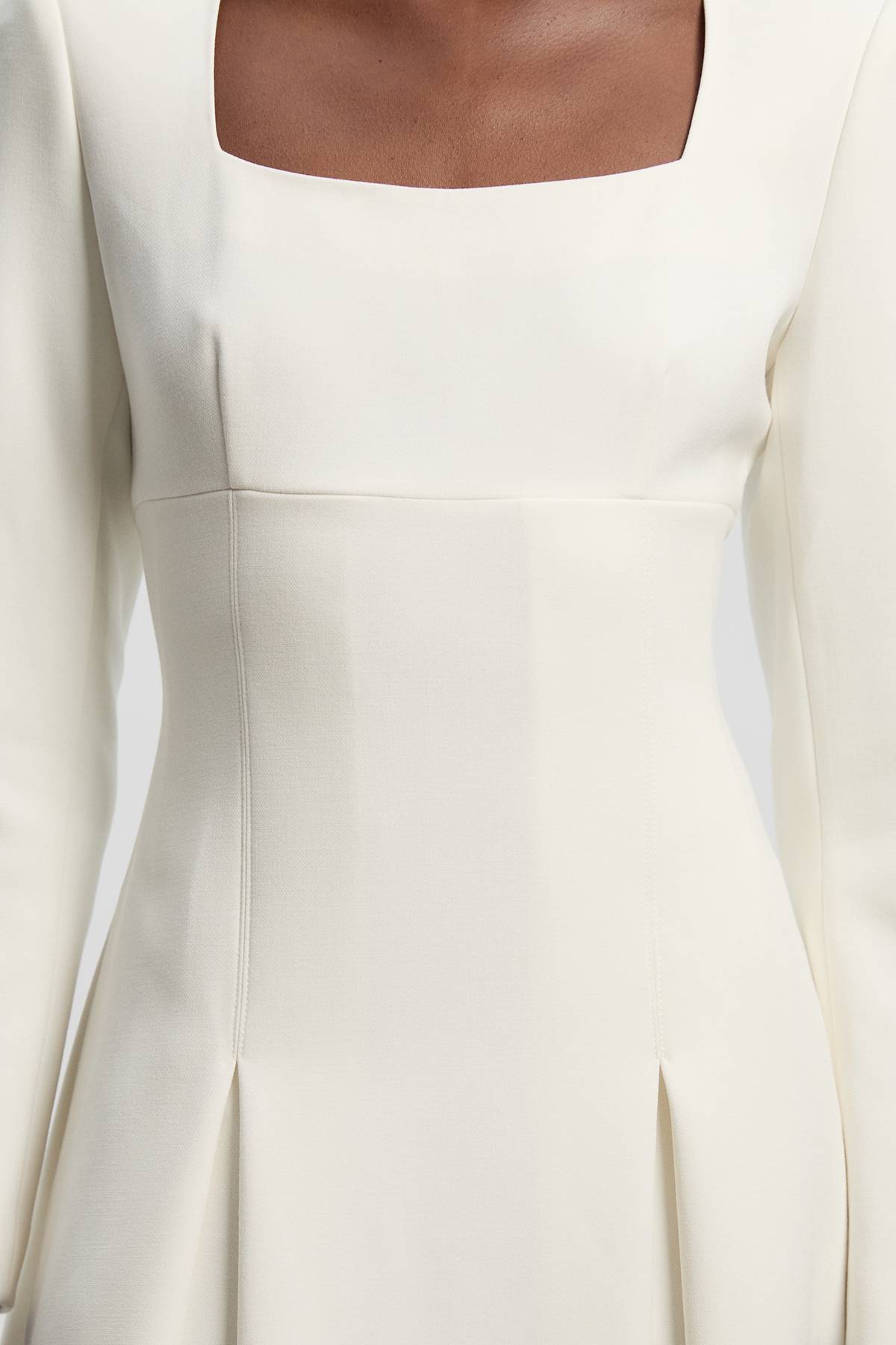 KarenMillen Robe Midi Ajustée à Décolleté Cœur en Tissu Stretch