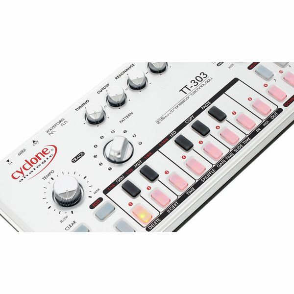 Cyclone Analogic TT-303 Bass Bot V2
