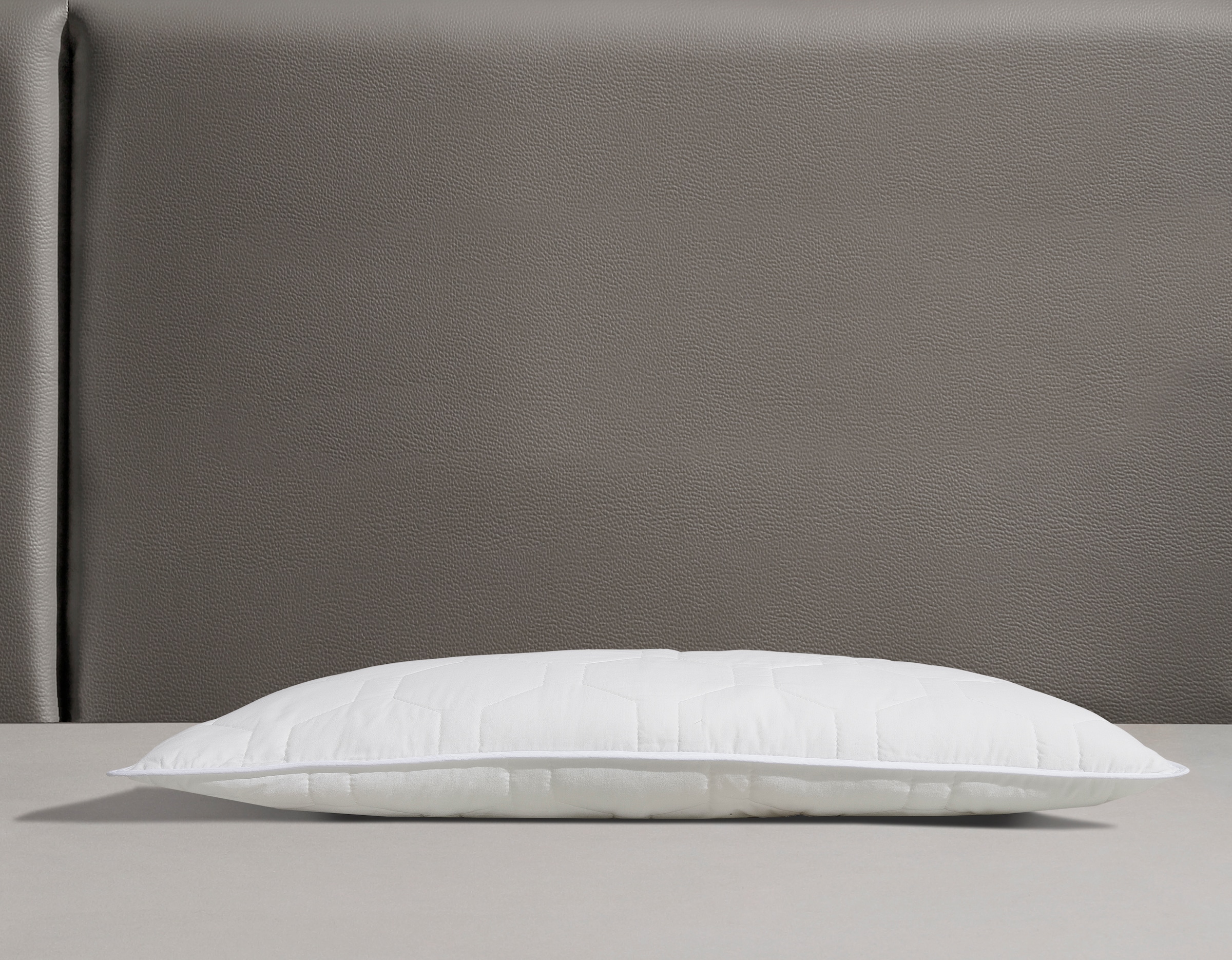 Beco Microfaserkissen »Medibett, Kopfkissen« Füllung: Polyester 1 Stk. tlg. Kissen 40x80 cm, 80x80cm, Allergiker geeignet (Hausstauballergiker)