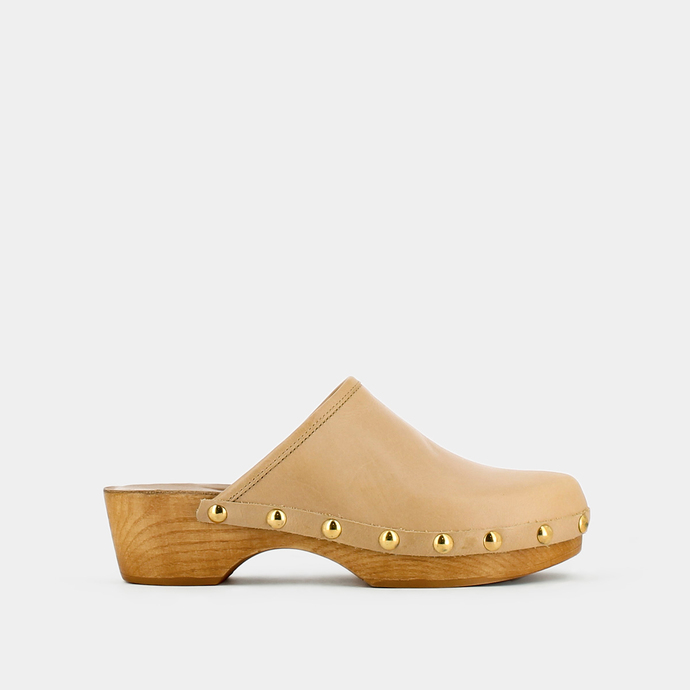 Sabots à clous  en cuir camel