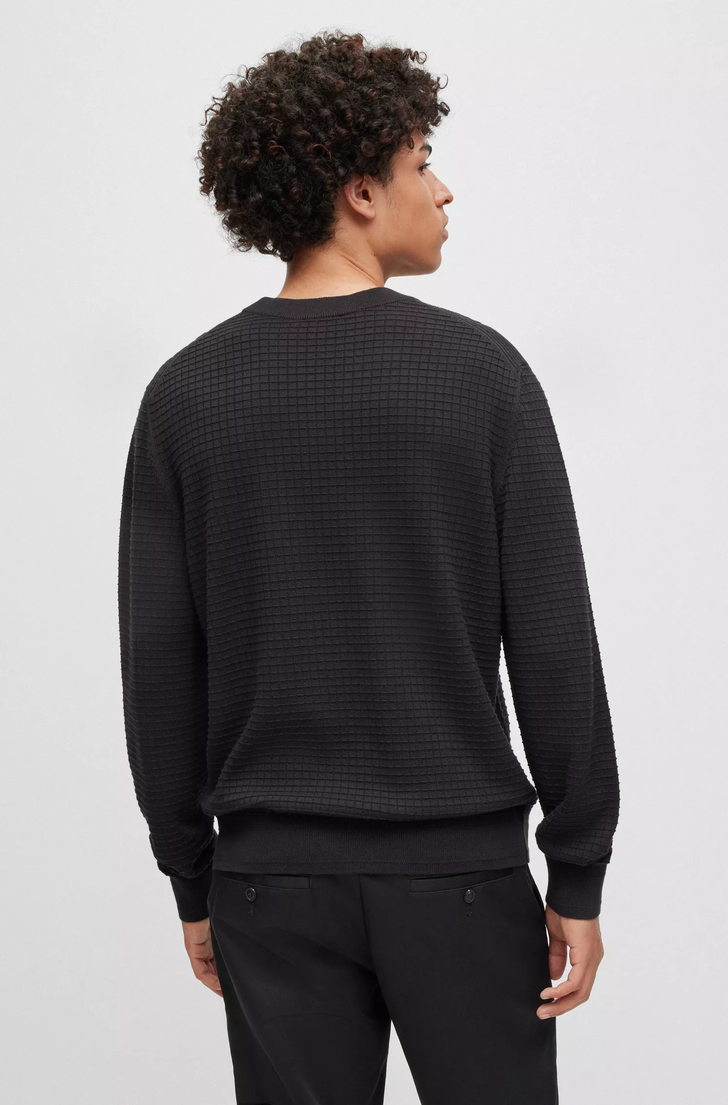 Suéter HUGO vermelho em algodão orgânico com estampa jacquard.