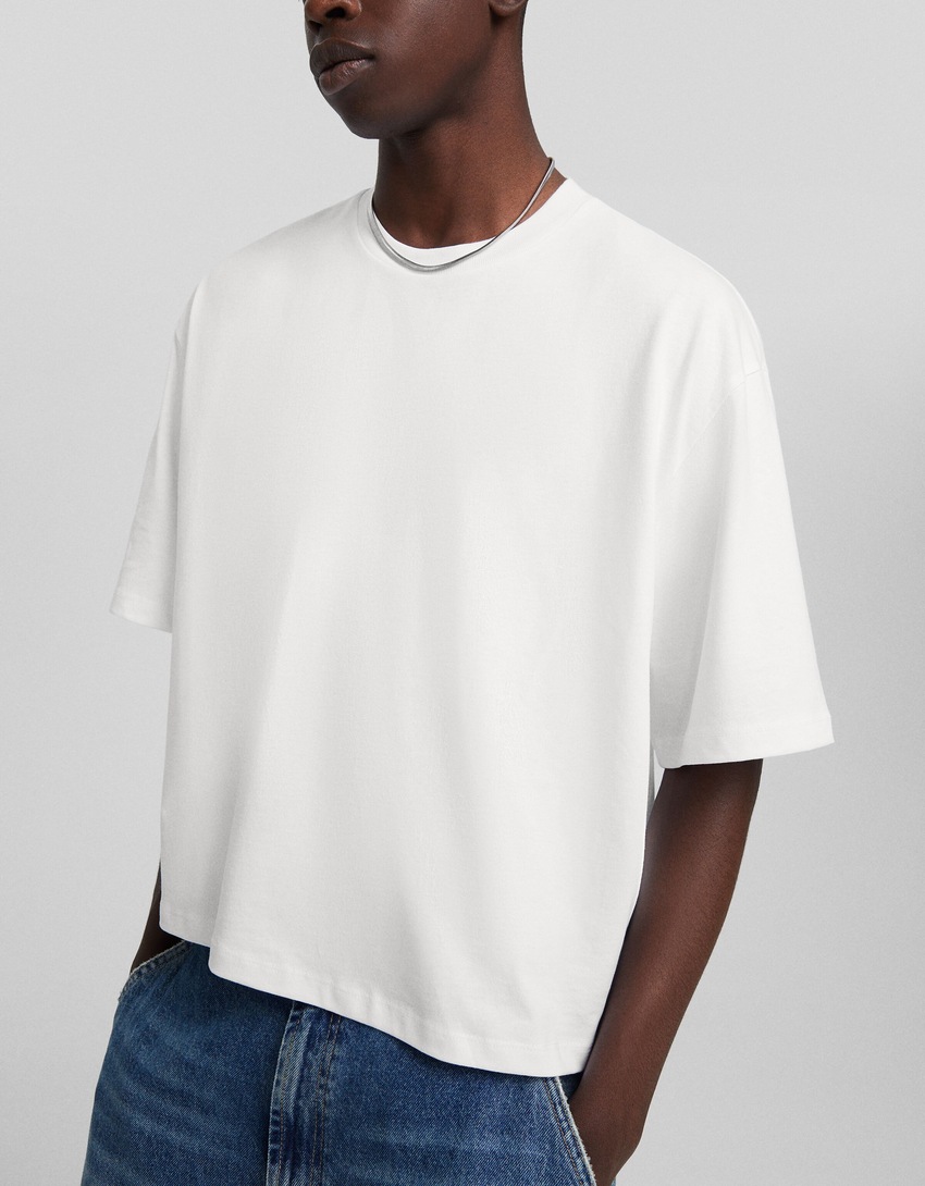 Camiseta cropped de manga curta com modelagem quadrada
