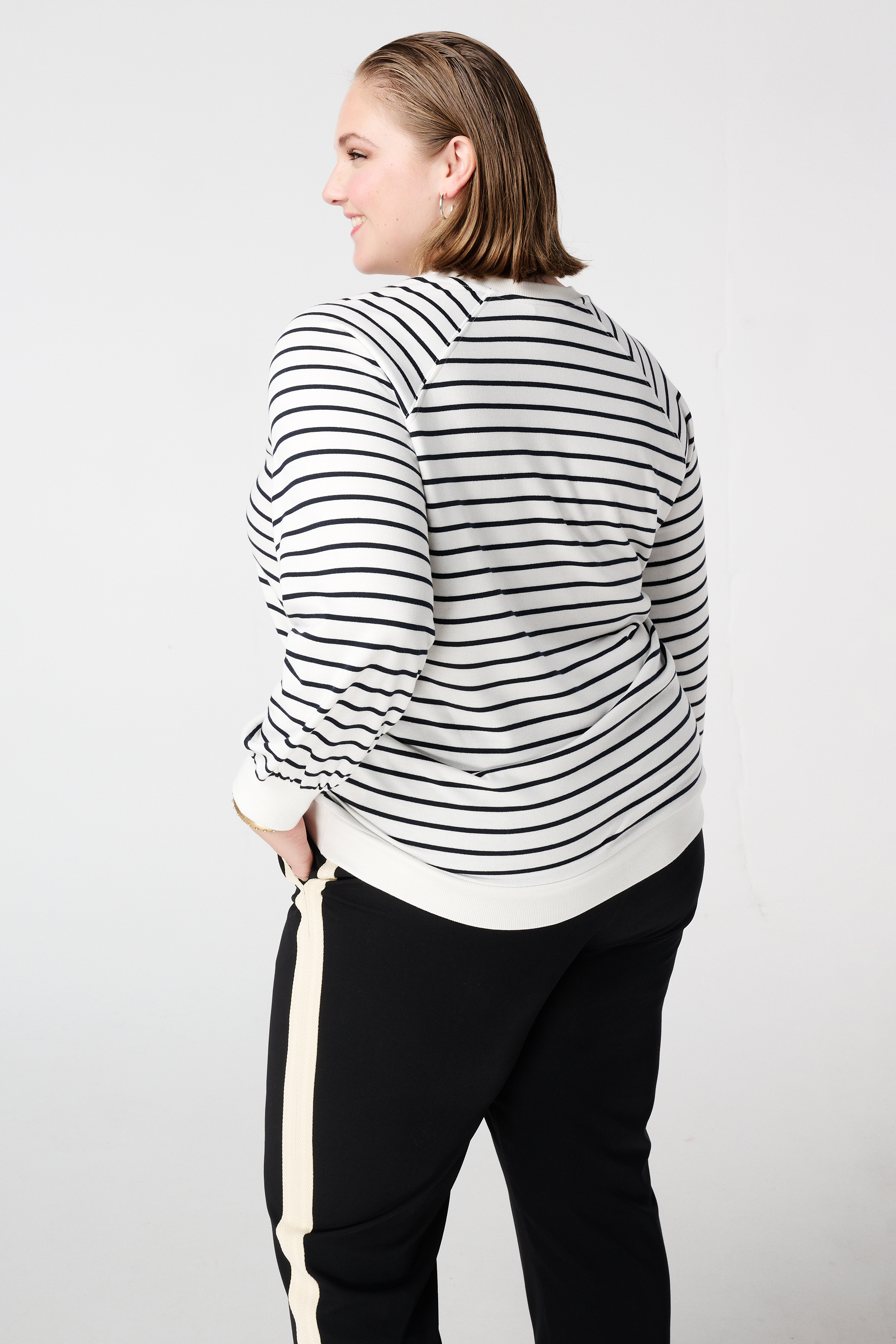Gestreepte sweater met tekstprint Multi zwart-wit