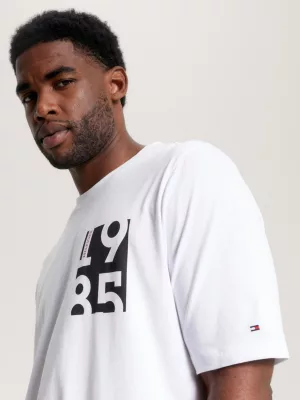 Camiseta Plus com estampa do logo e gola redonda