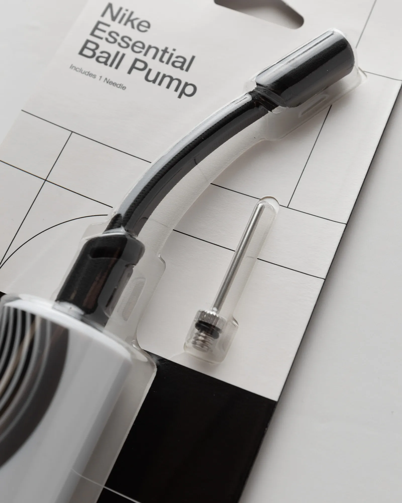 Nike NIKE ESSENTIAL BALL PUMP INTL