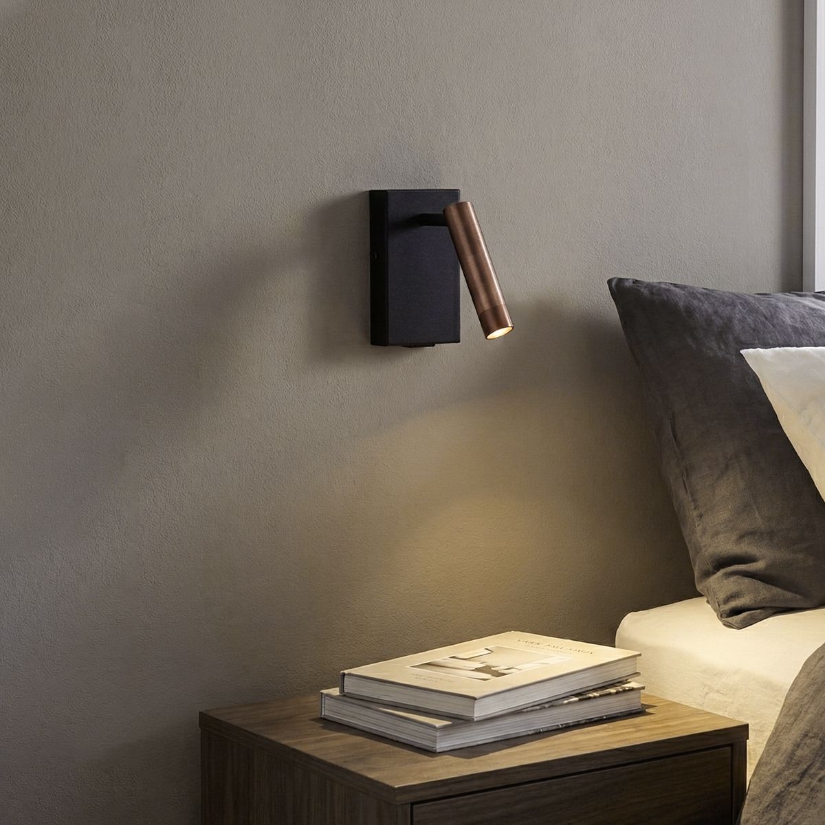 Moderne wandlamp zwart met donker brons verstelbaar met USB-C - Croft