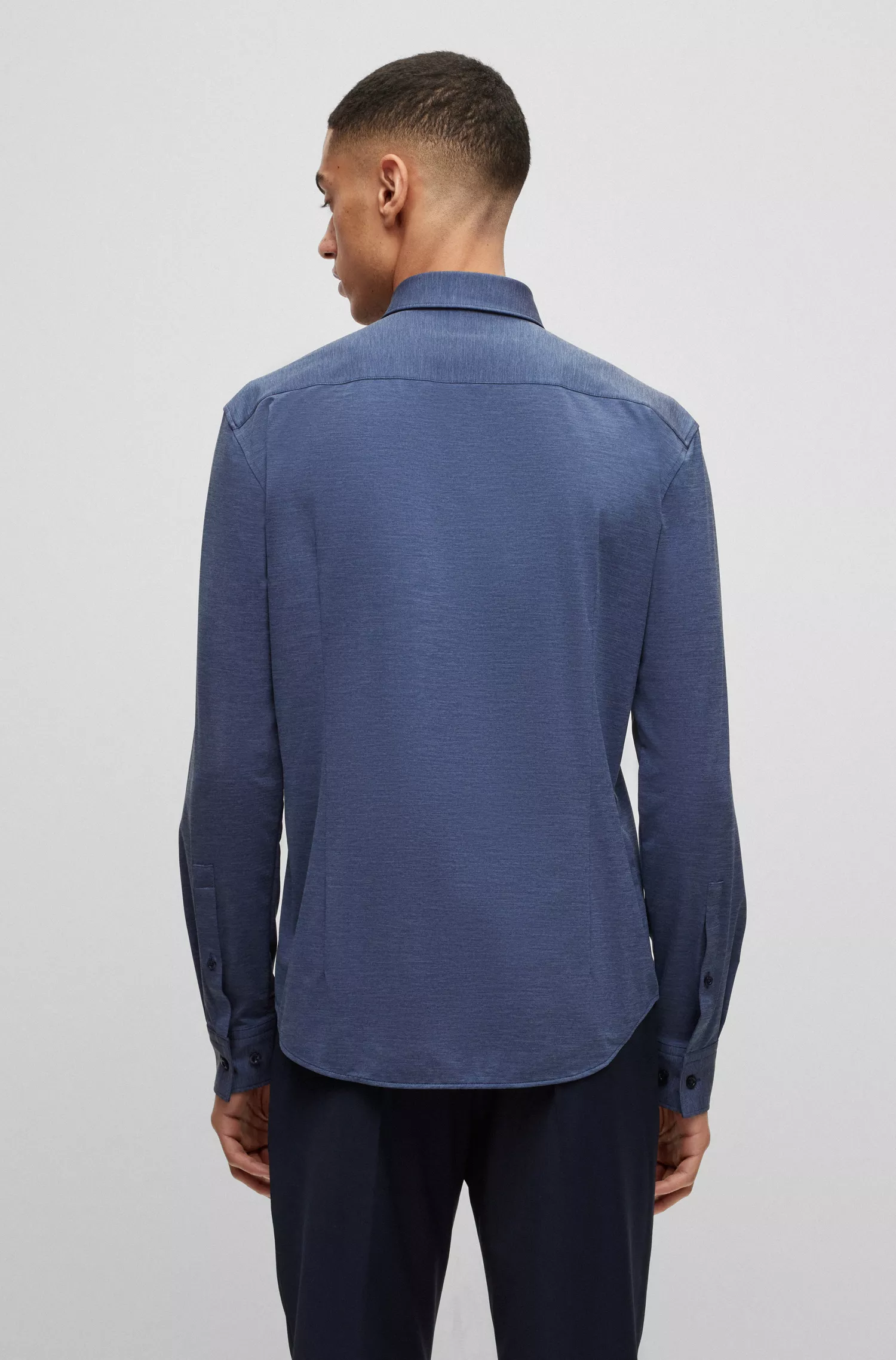 Camisa HUGO vermelha, corte slim, em malha elástica de alta performance mesclada.