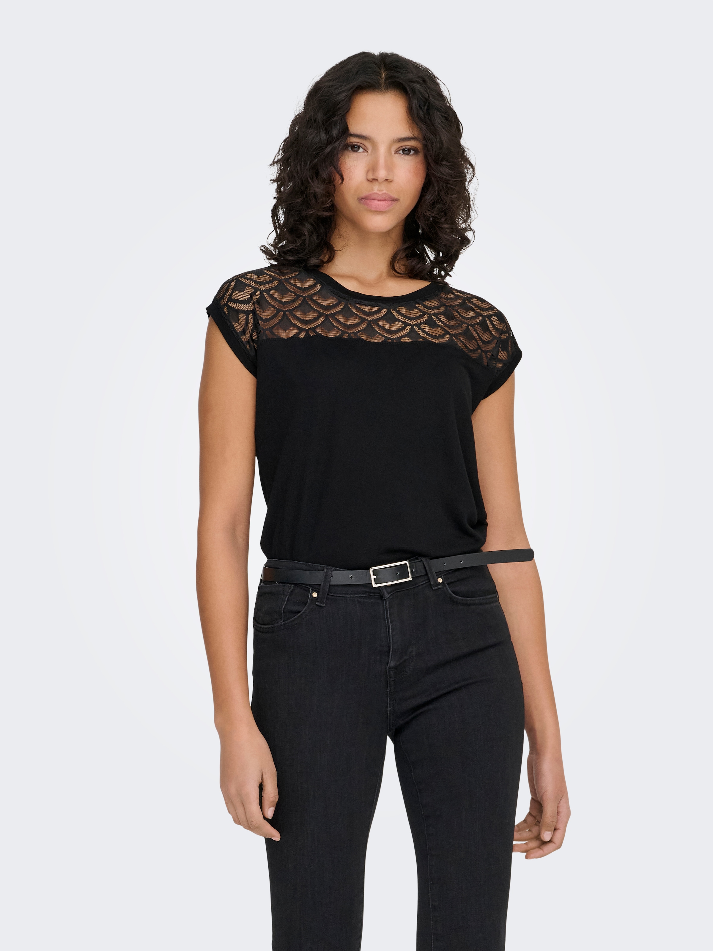 ONLY Spitzenshirt »ONLNICOLE – Spitzendetails für eleganten Auftritt im Alltag«, figurbetont, Jersey, Viskose, Rundhals, unifarben