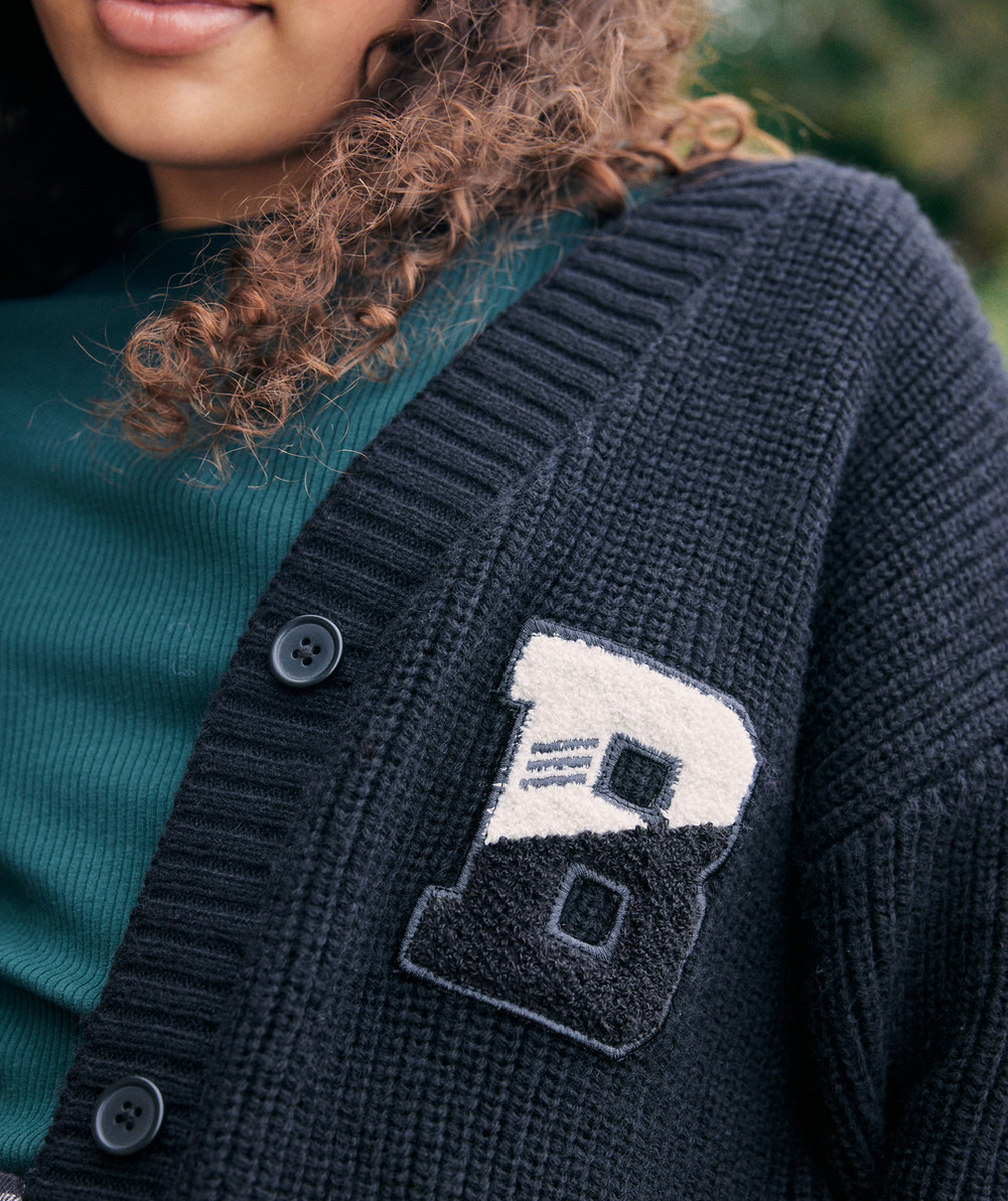 CARDIGAN TRICOT FILLE NOIR AVEC PATCH LETTRE EN BOUCLETTES