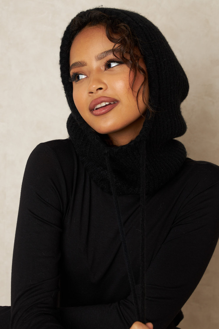 Cagoule en laine noire